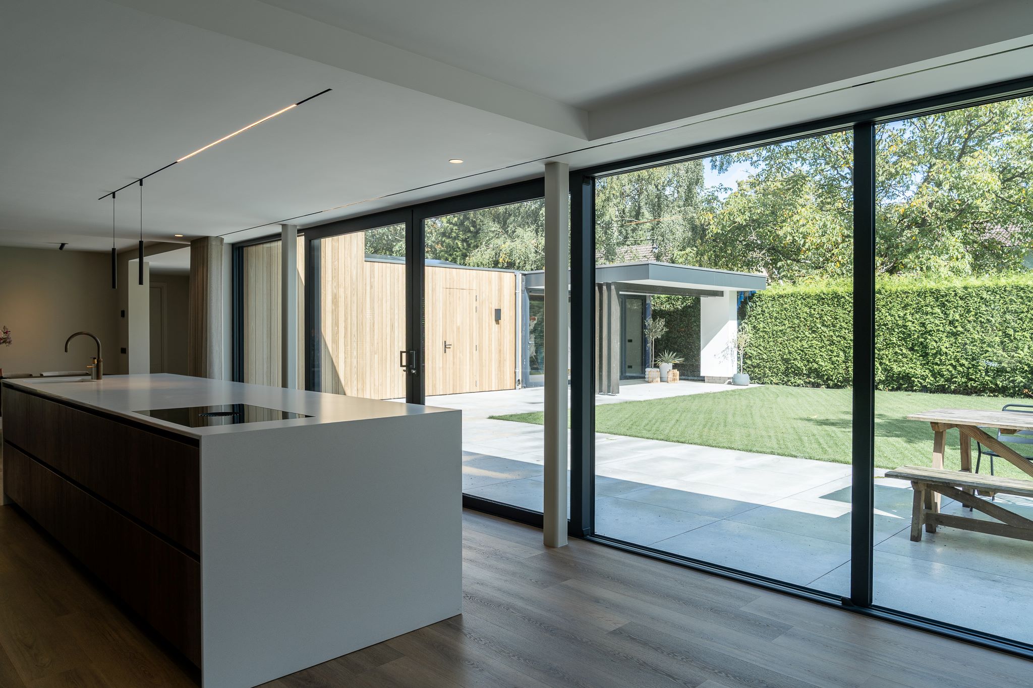 luxe keuken met schuifraam