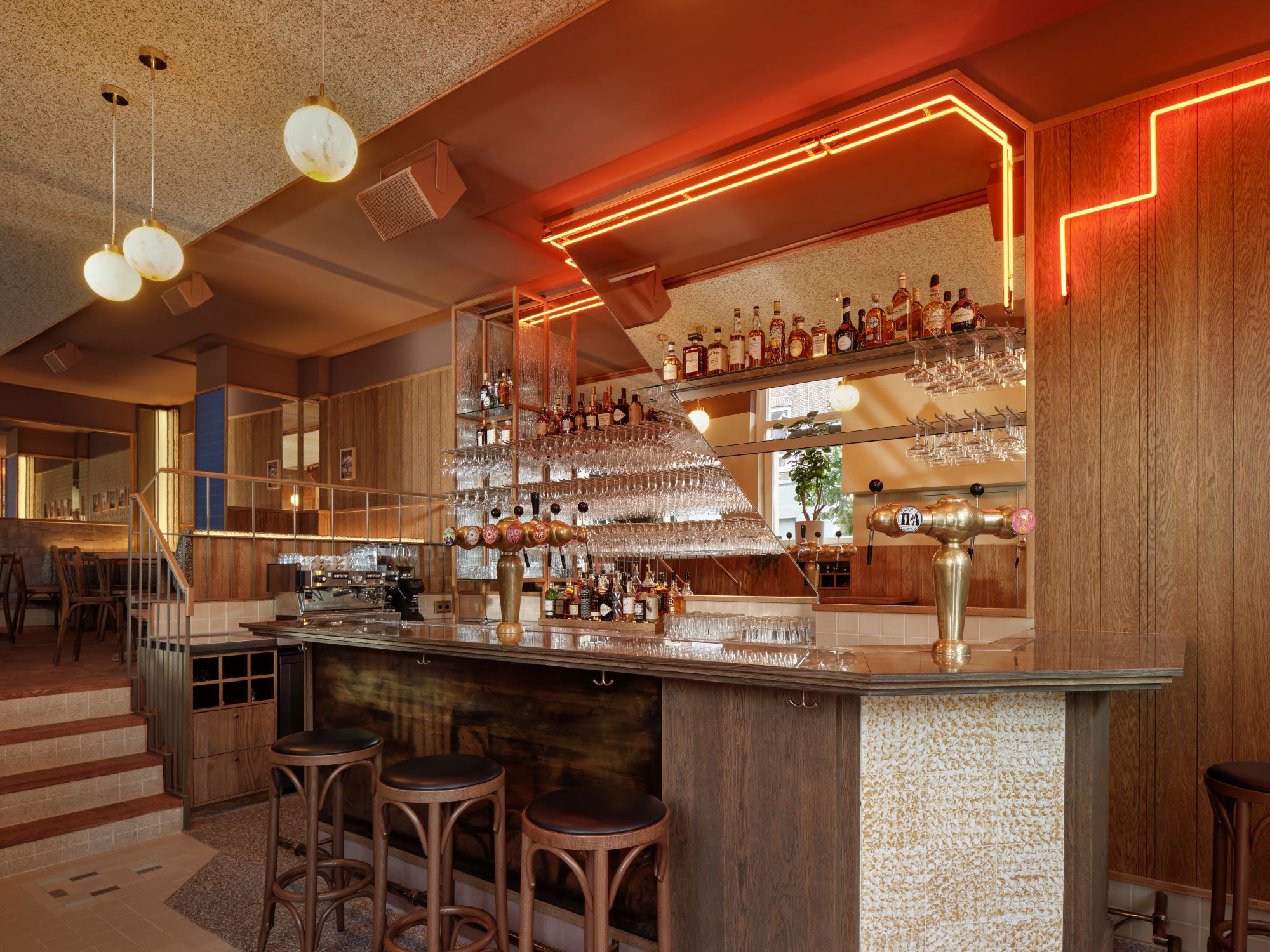 Luxe bar met verlichting