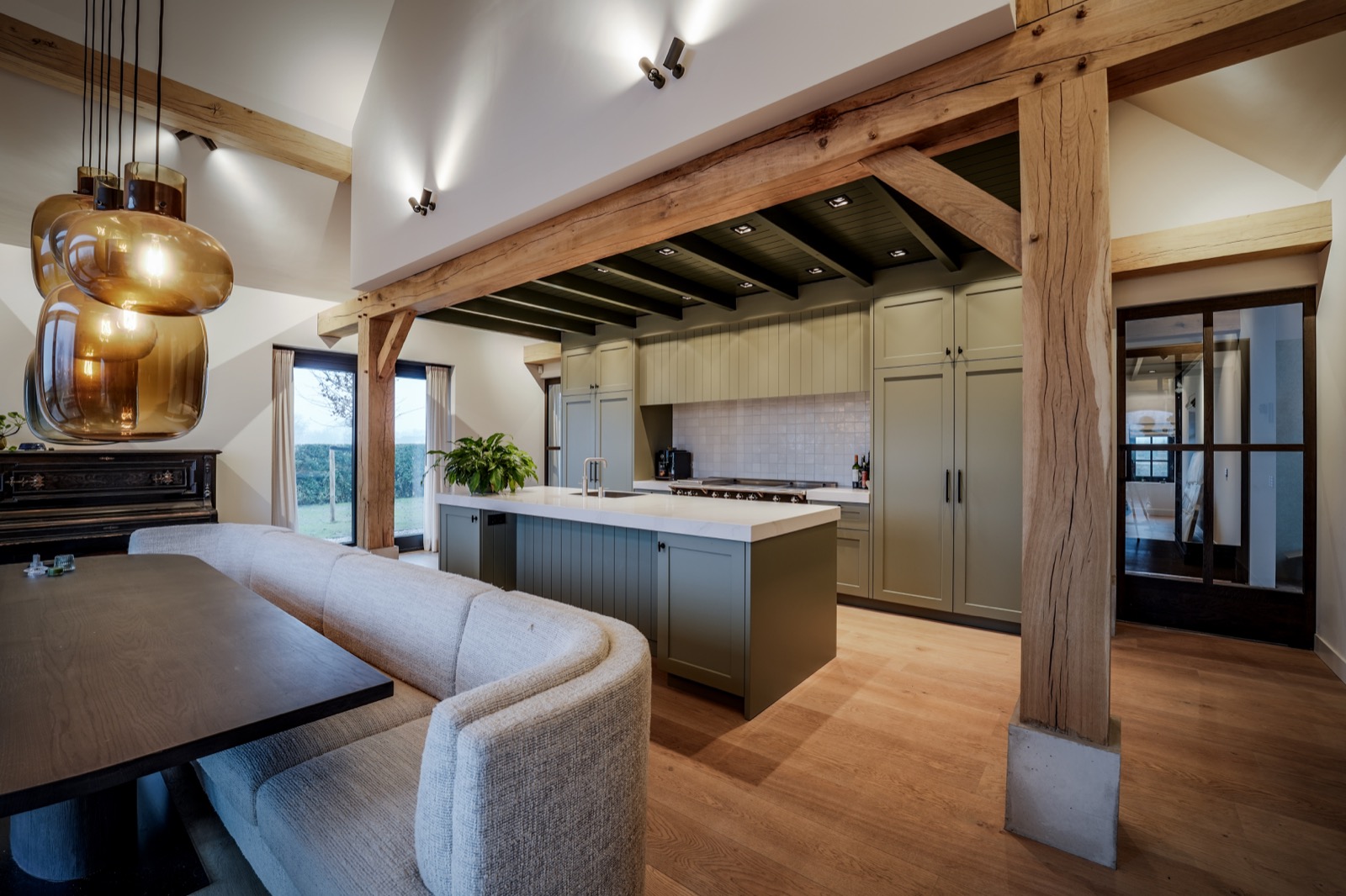 keuken met design verlichting