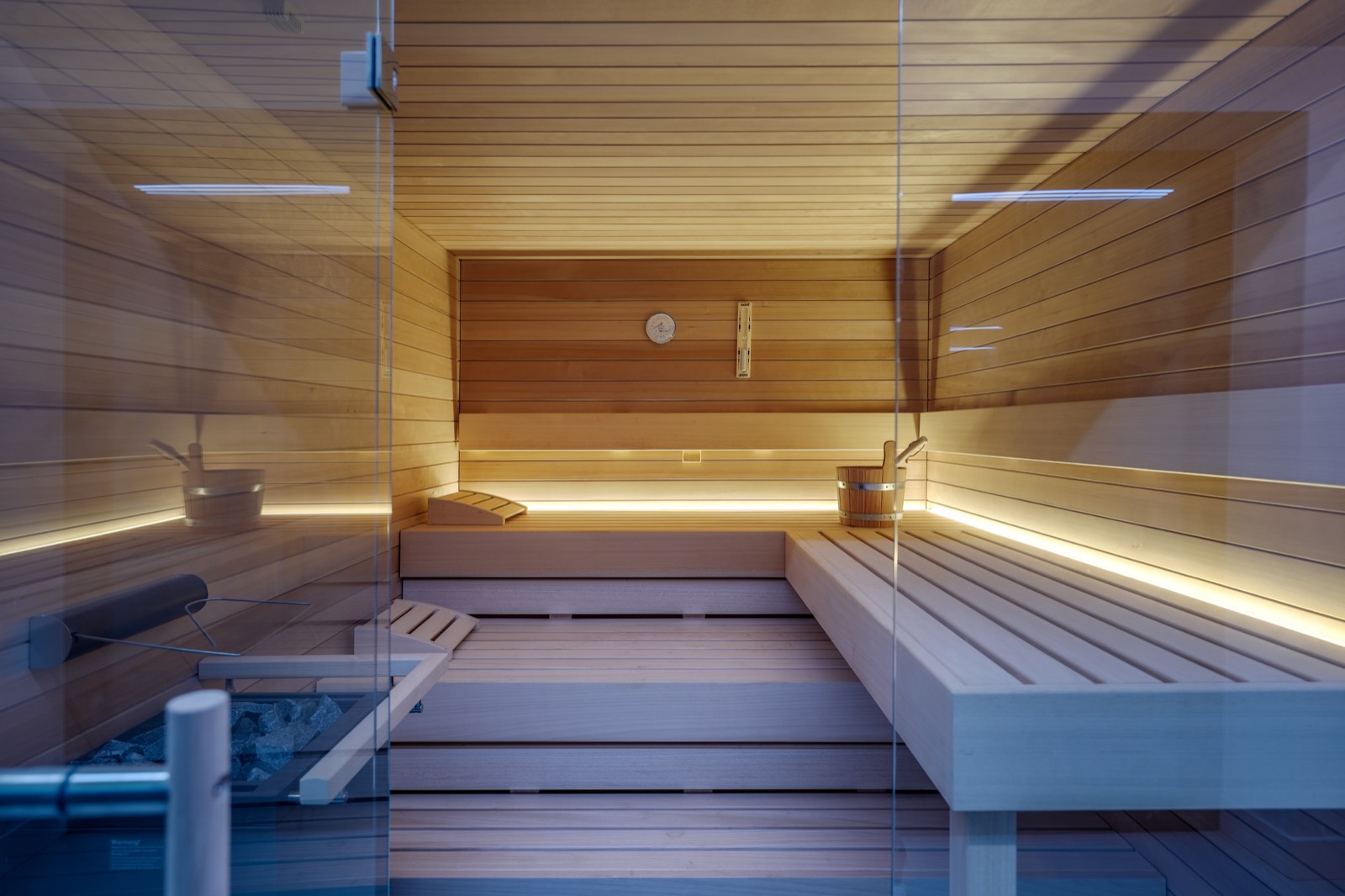 sauna met luxe verlichting