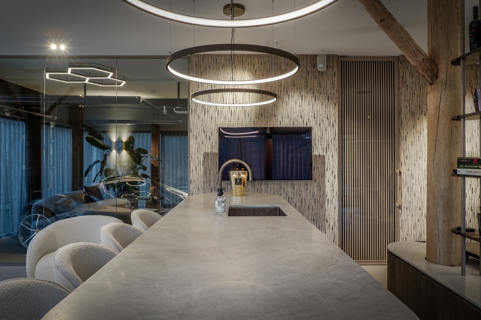 bar met design lampen
