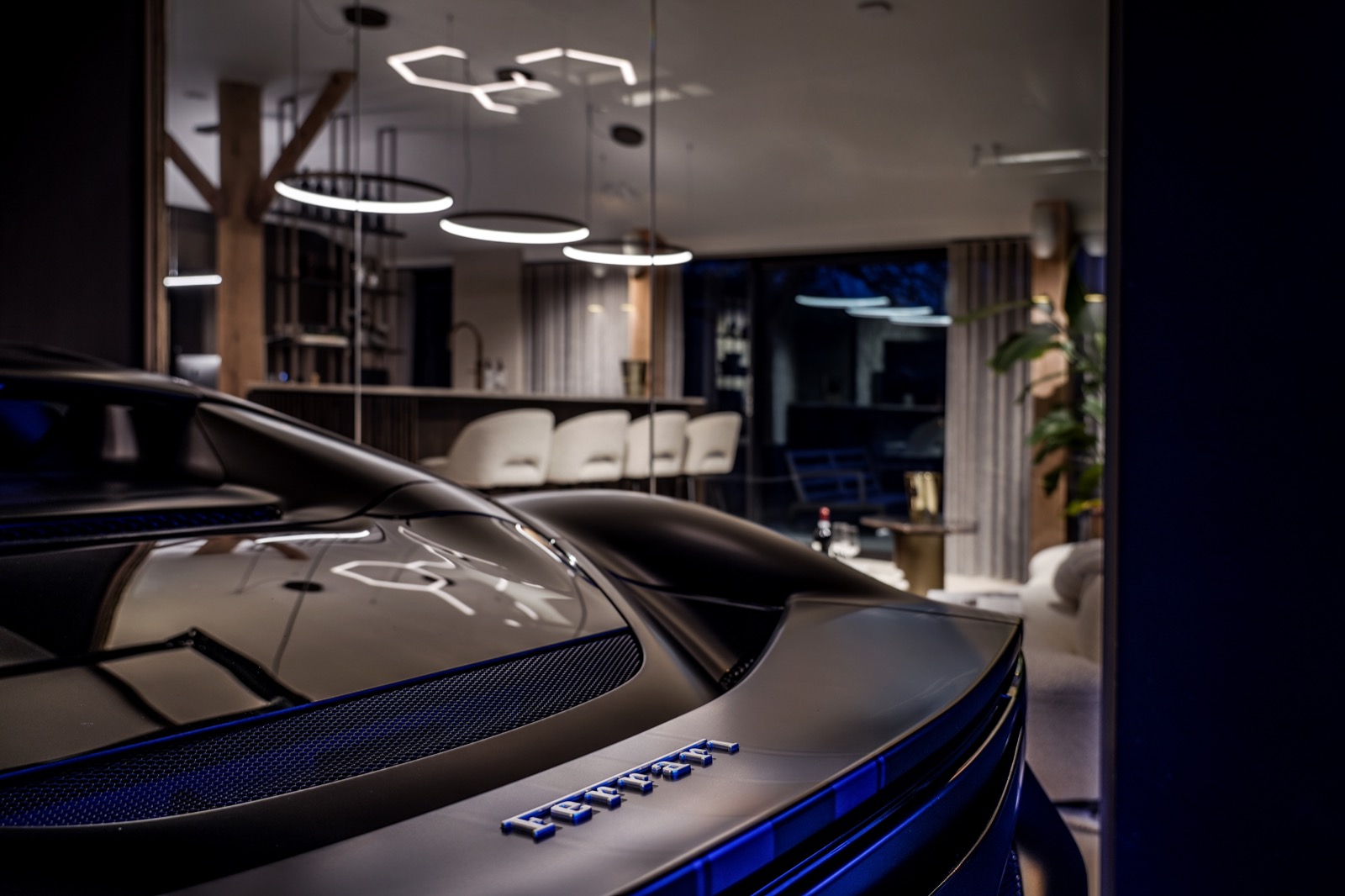 garage met luxe verlichting