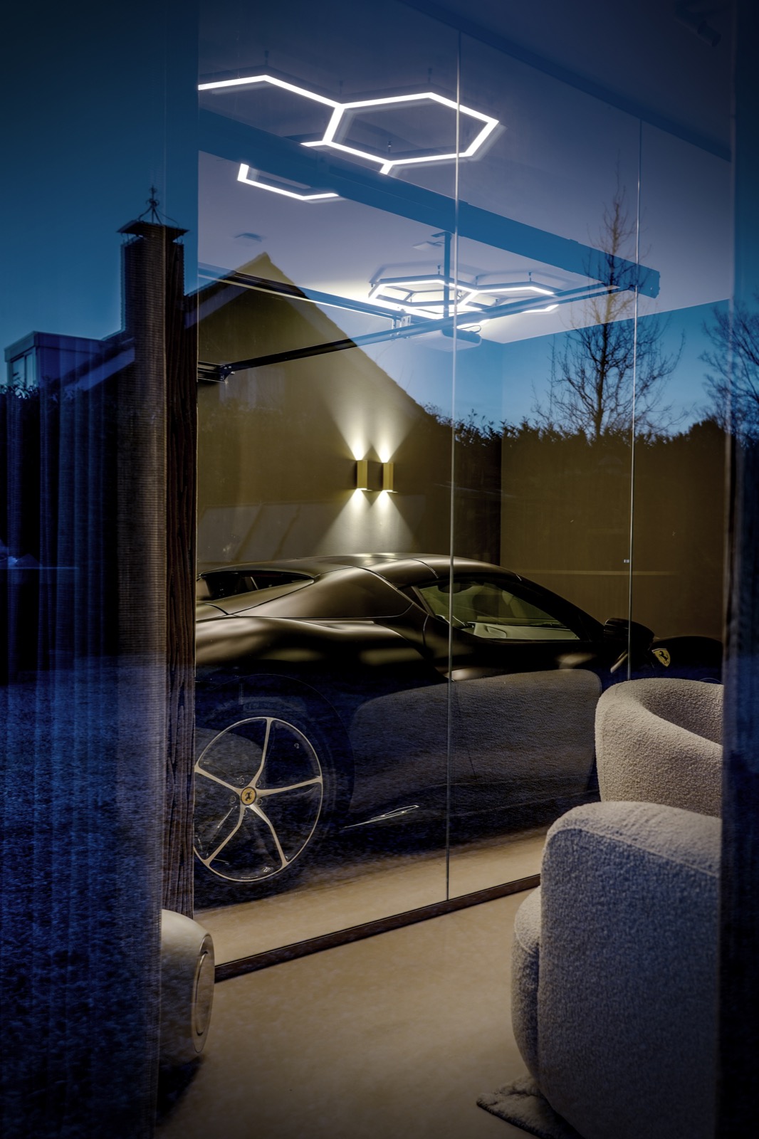 garage met design verlichting