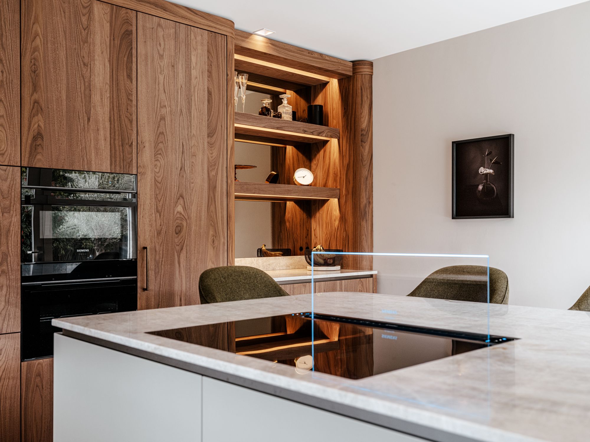 luxe keuken met verlichting