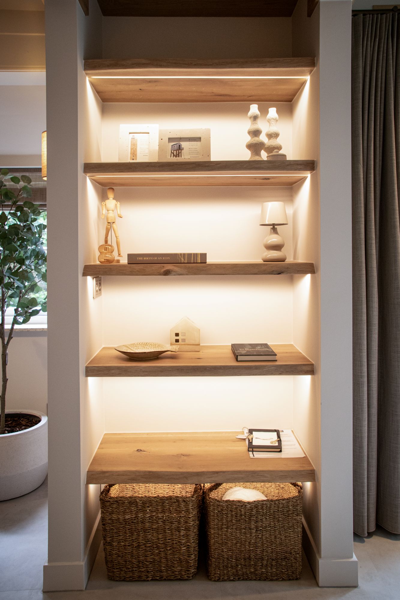 wandkast met ledverlichting