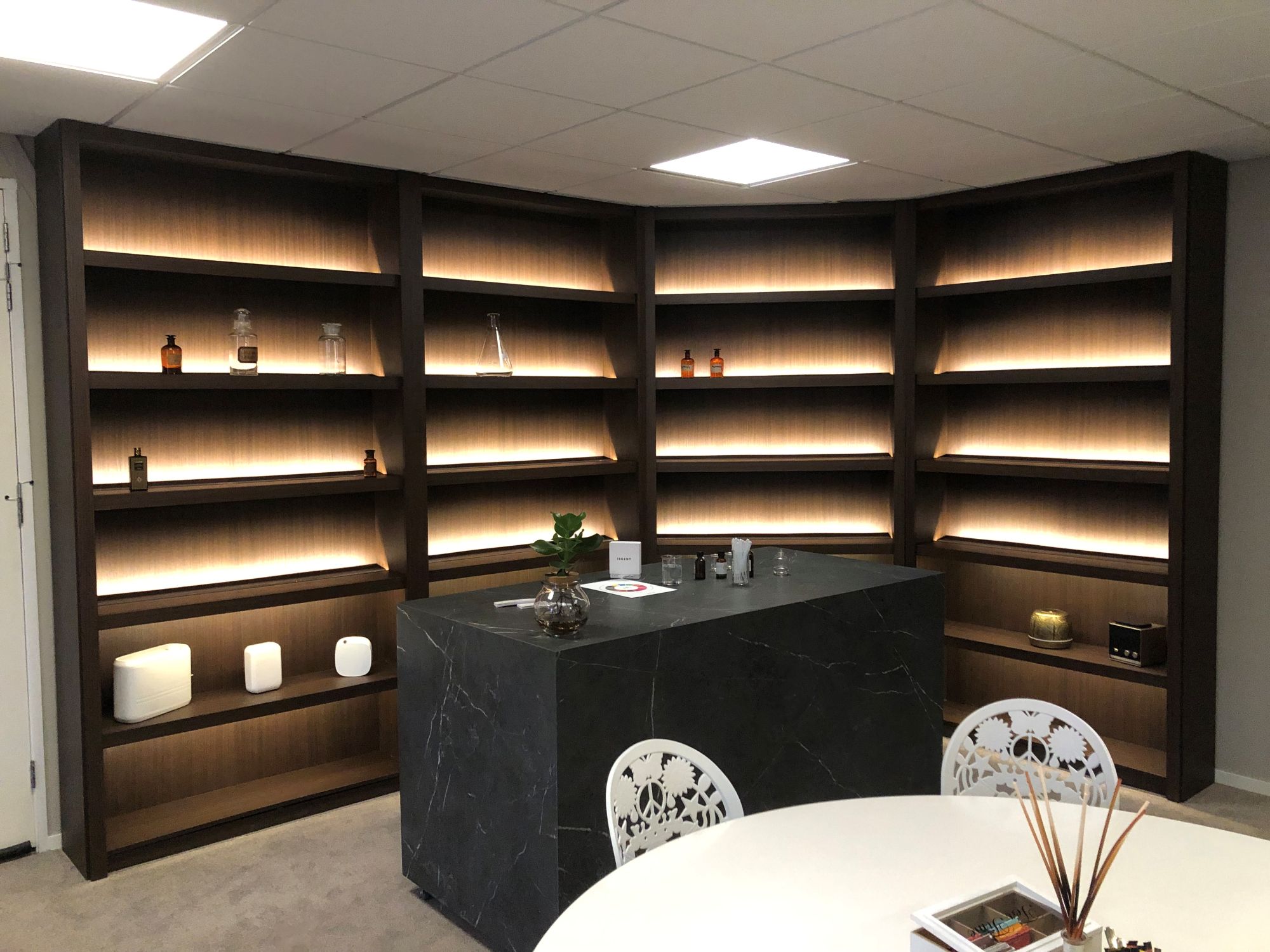 wandkast met verlichting