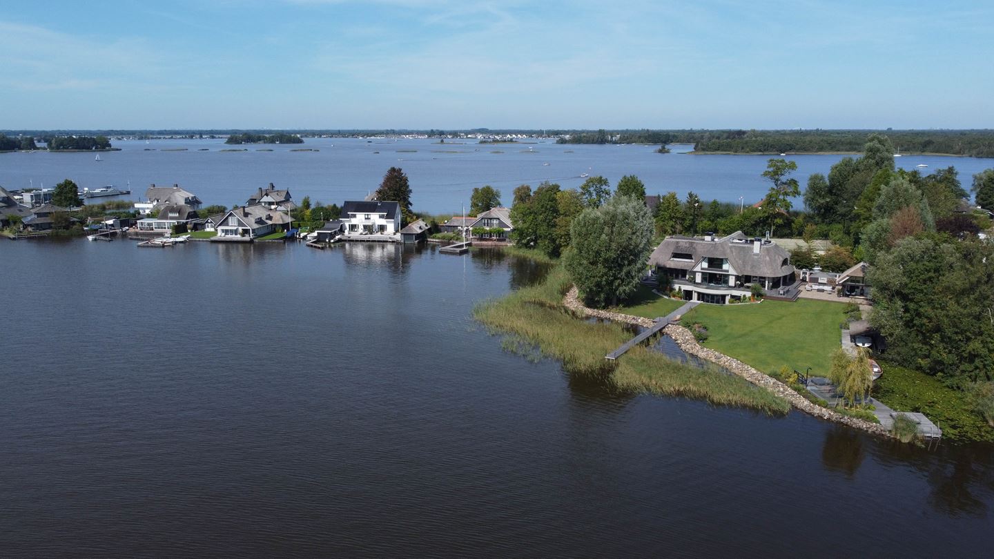 villa aan het water