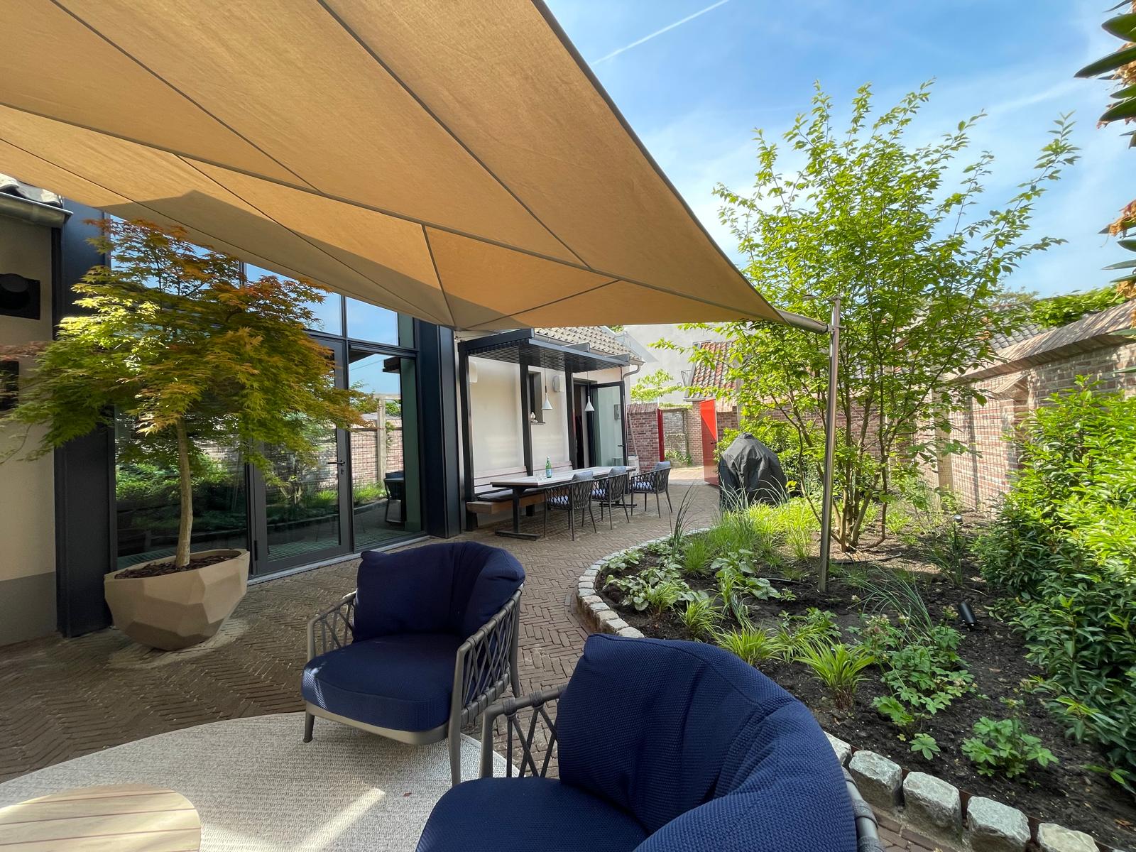 terras met schaduwzeil