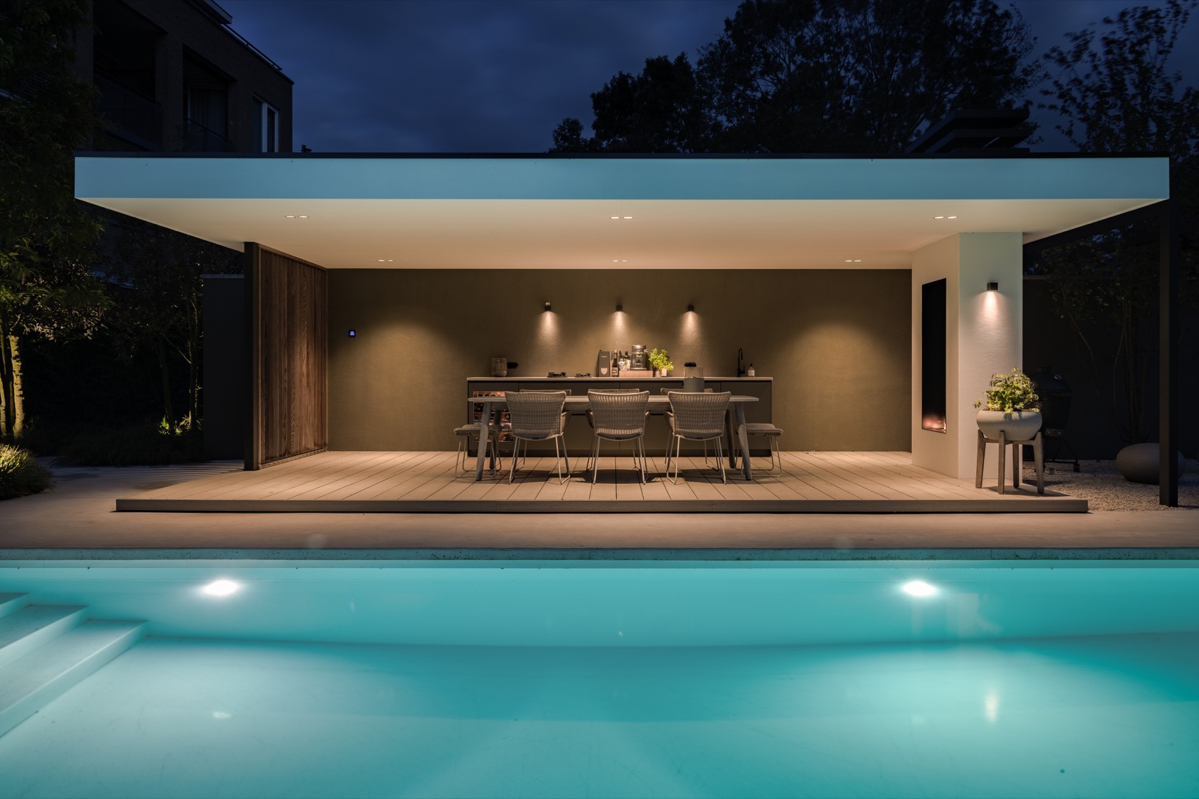 luxe terrasoverkapping bij zwembad