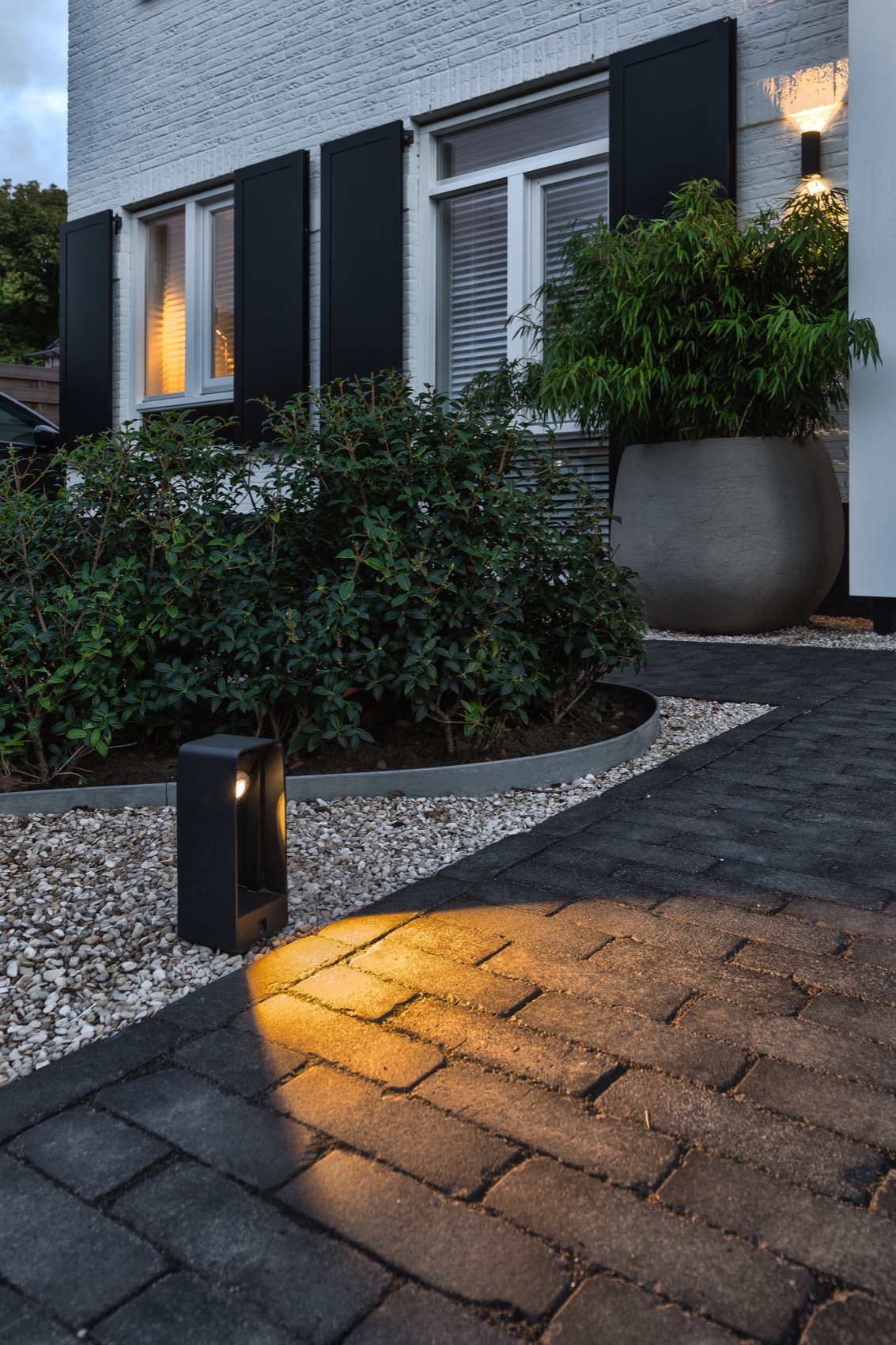 tuin met luxe buitenverlichting