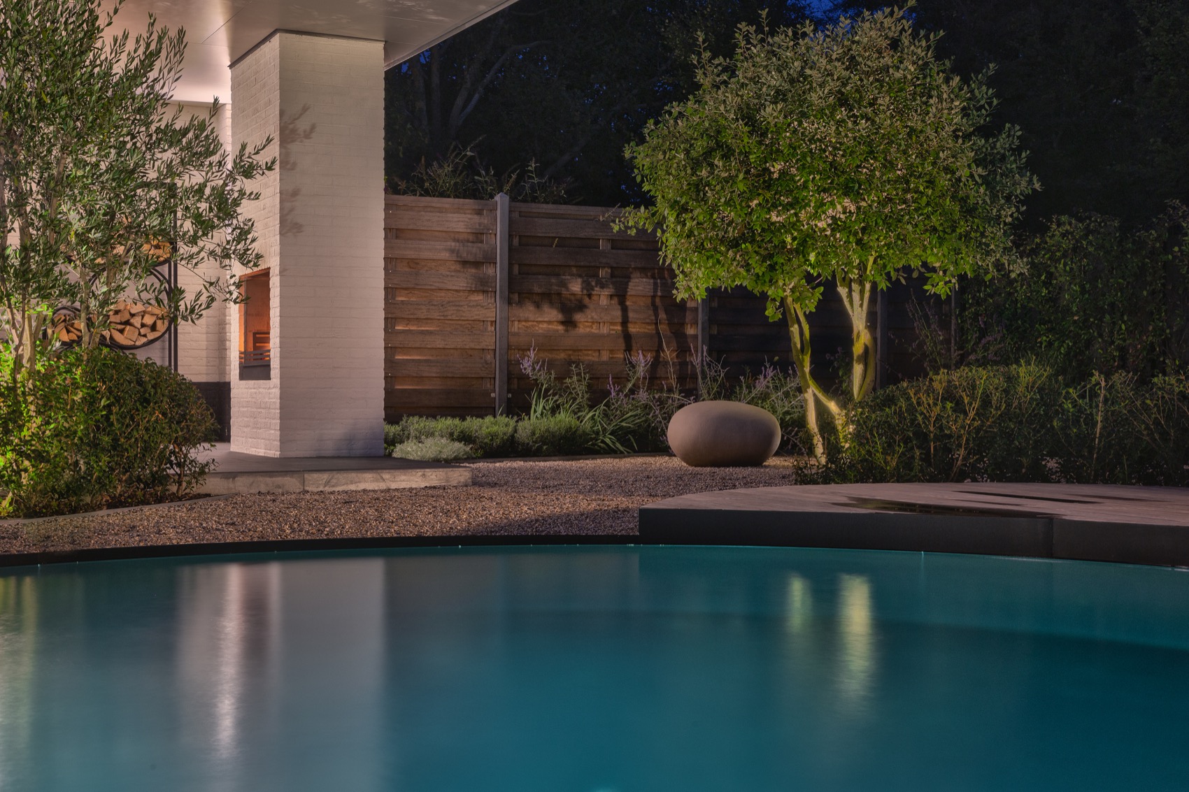 zwembad in luxe tuin