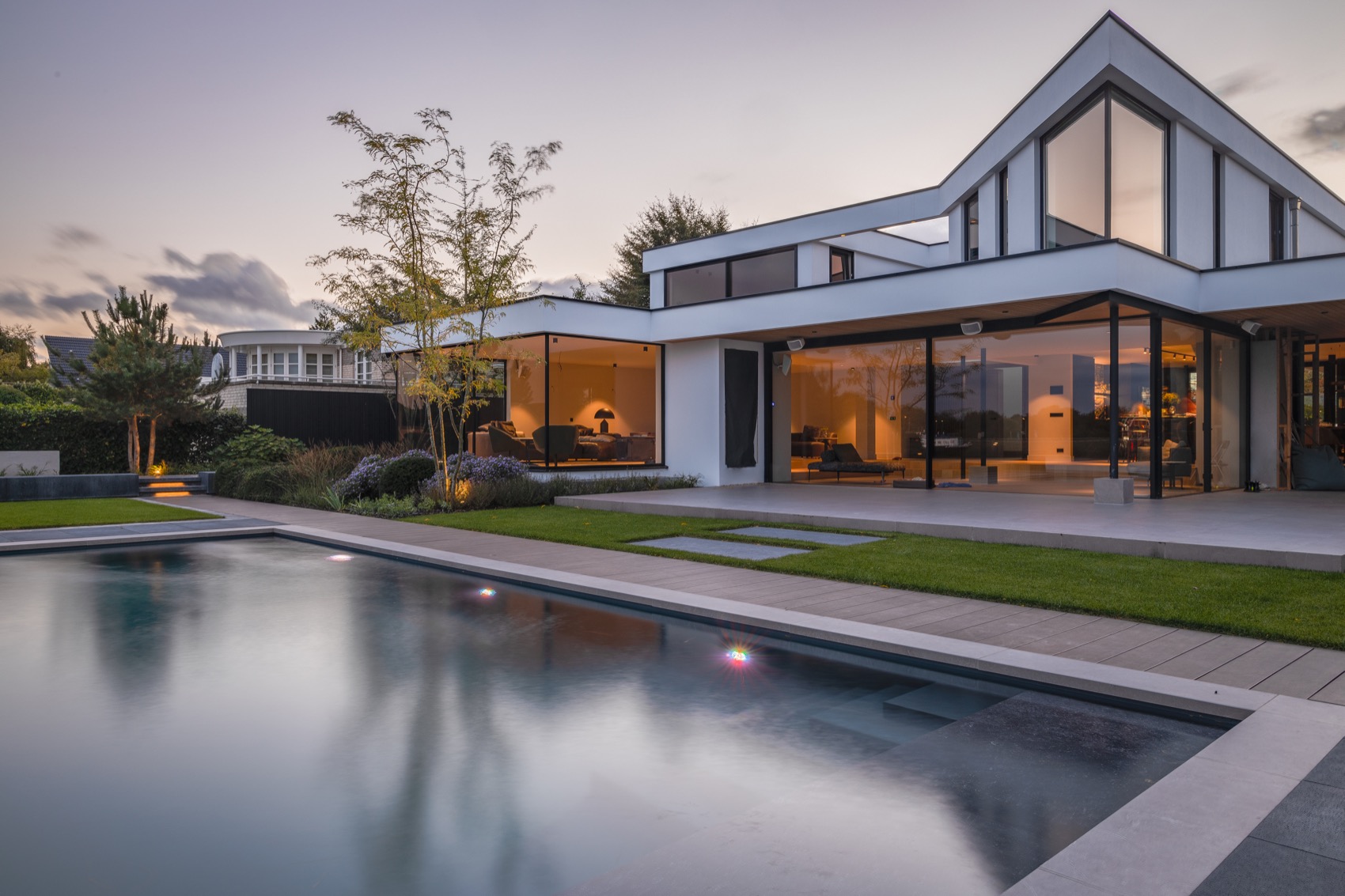 Zwembad In Moderne Tuin Best Interiors