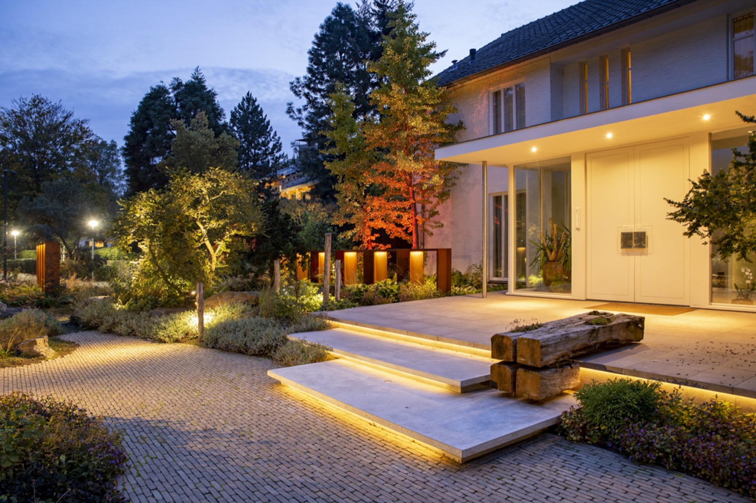 verlichte entree villa