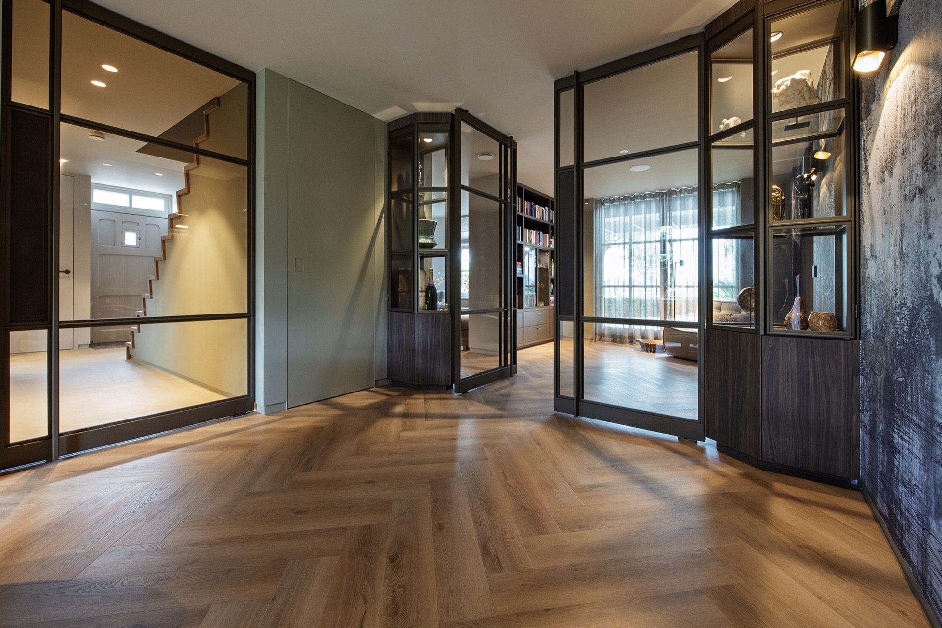 interieur met stalen deuren