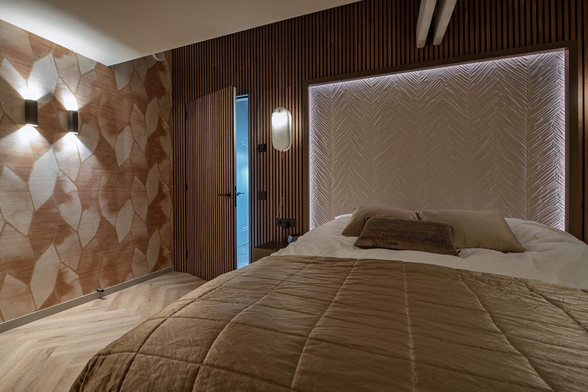 slaapkamer met design deur