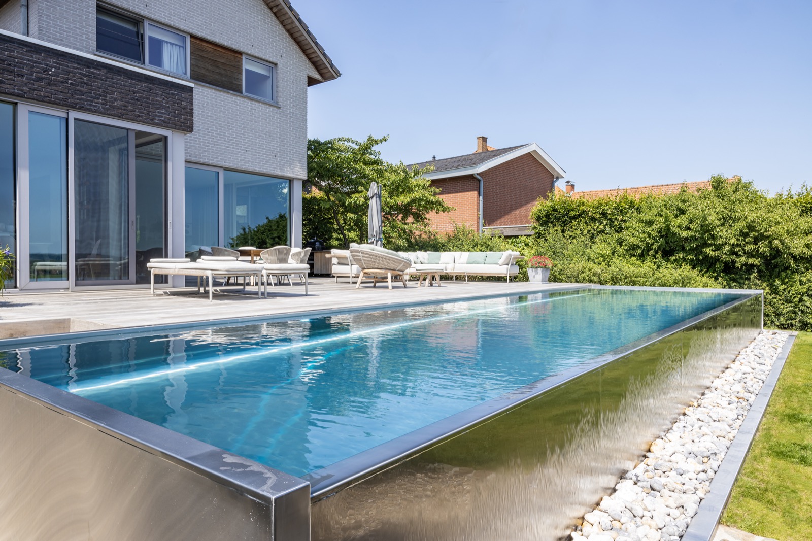 tuin met design zwembad