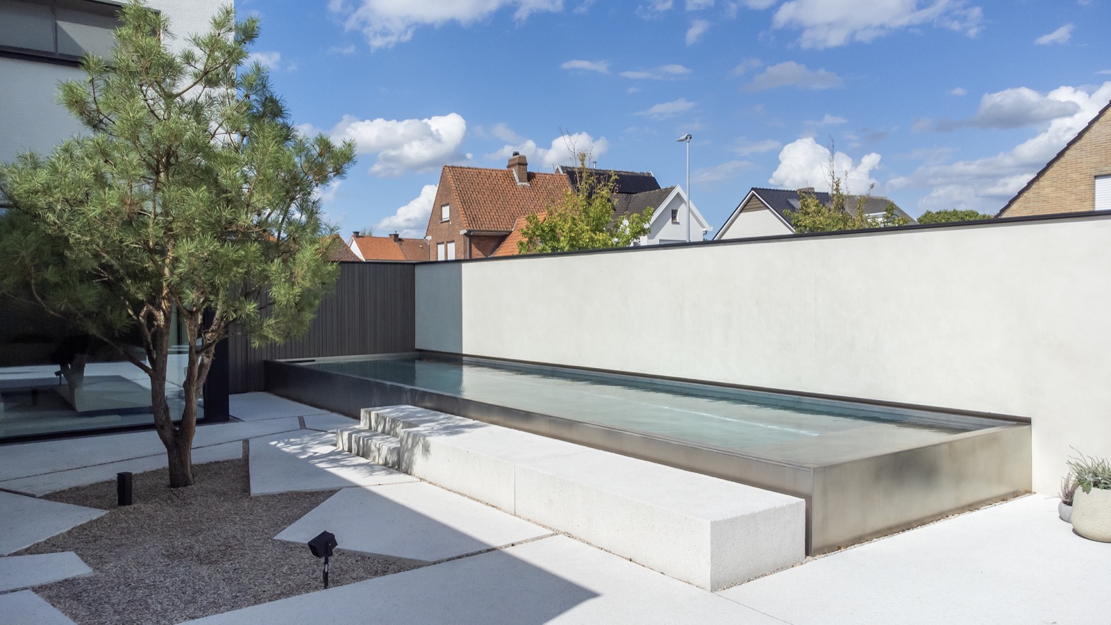 tuin met design zwembad