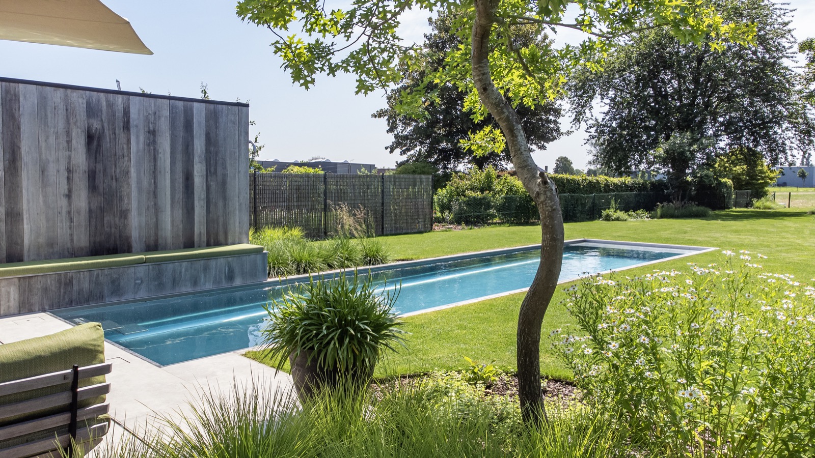 villatuin met zwembad