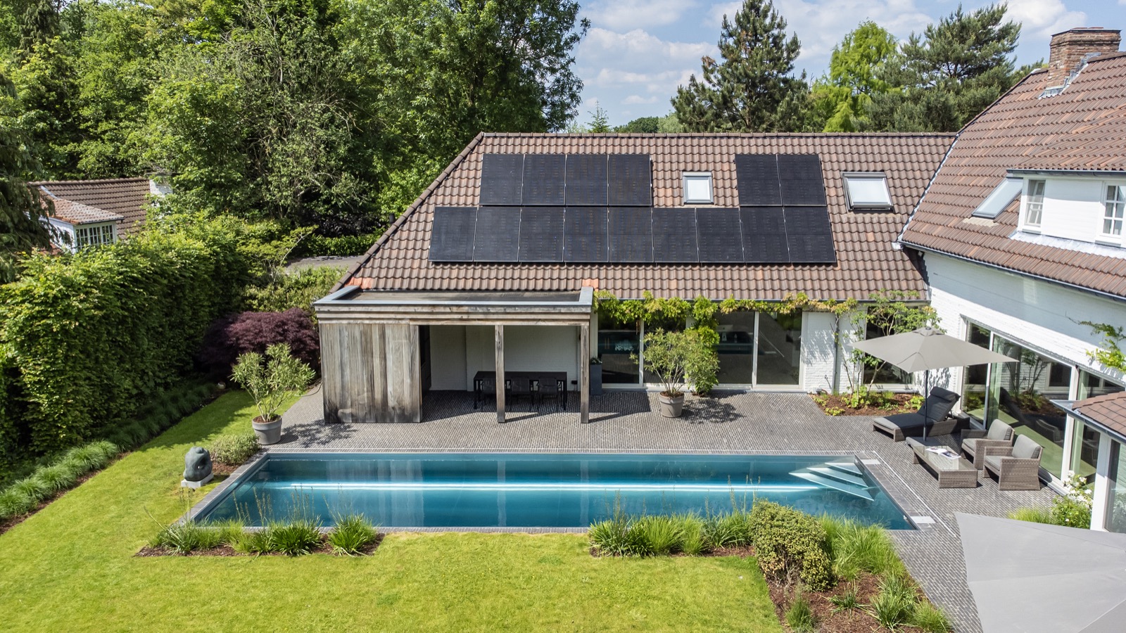 villatuin met zwembad