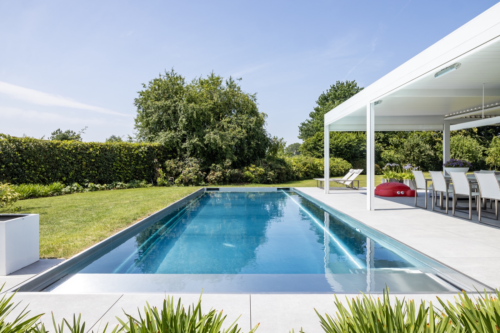 luxe zwembad buiten