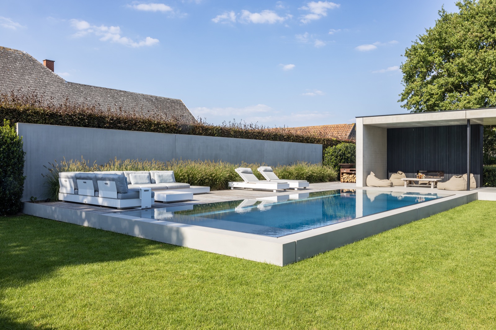 tuin met design zwembad