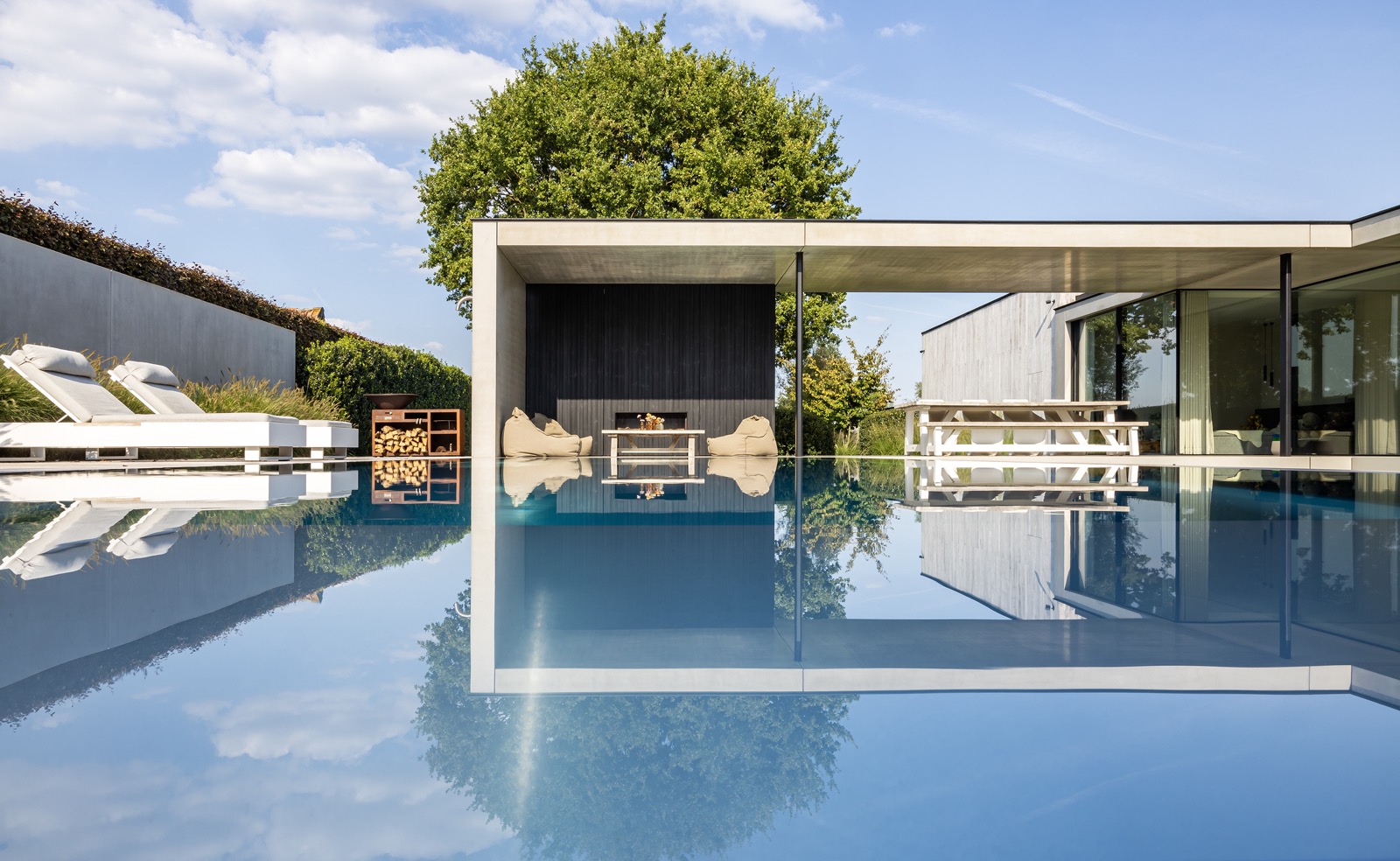 luxe zwembad buiten