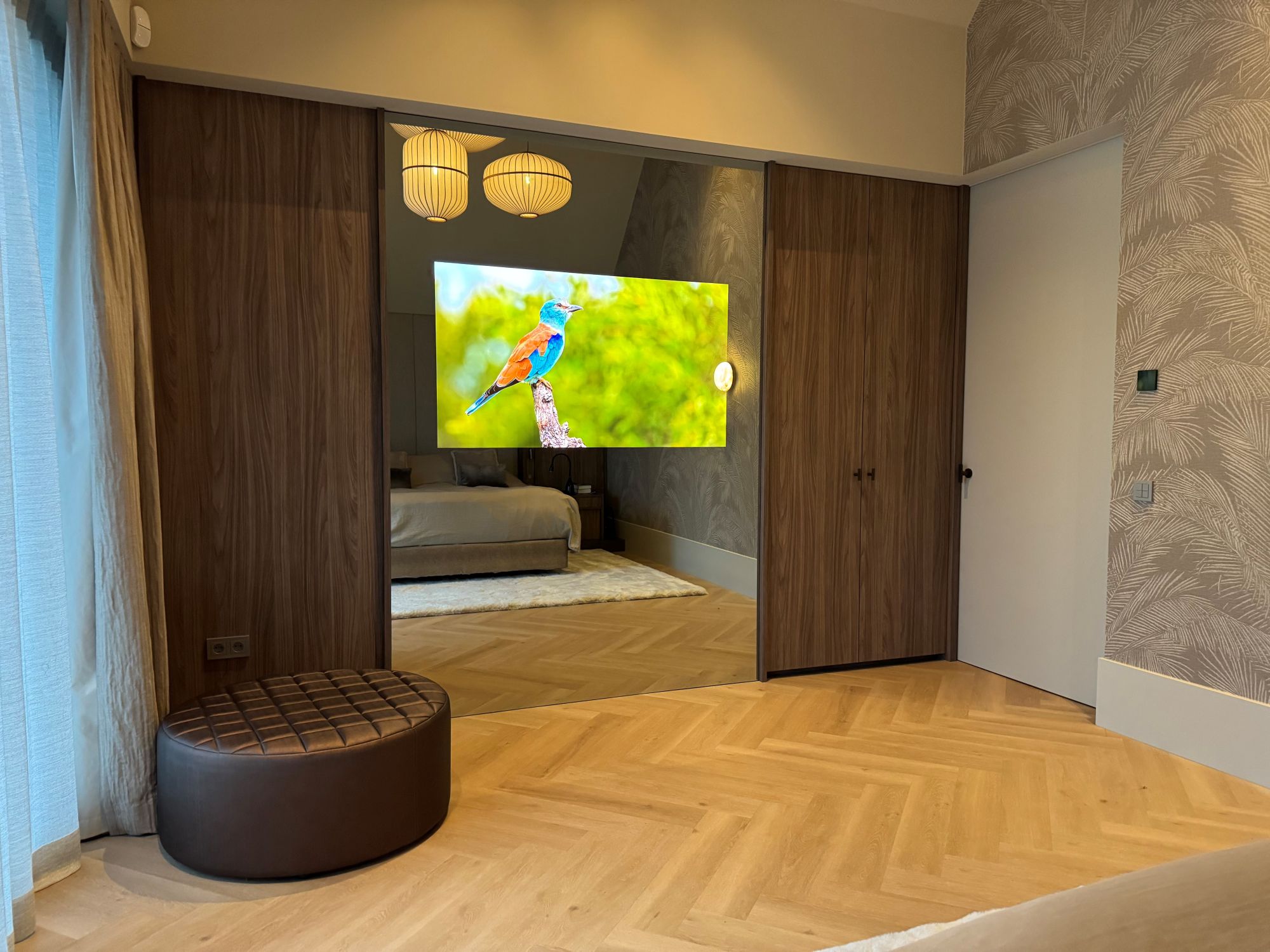 mirror tv in slaapkamer