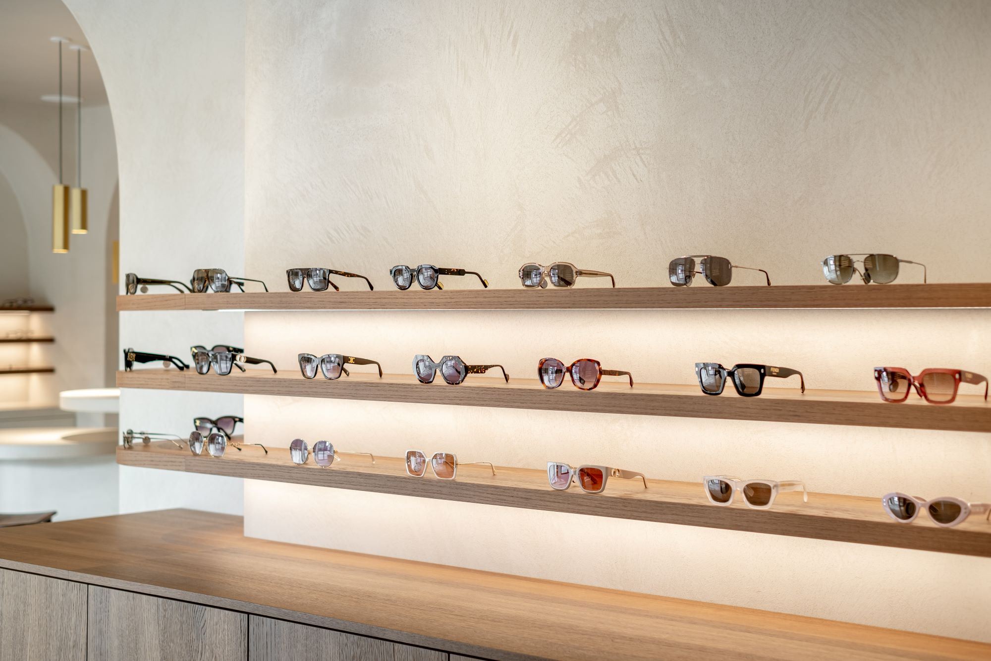 luxe wandafwerking brillenwand