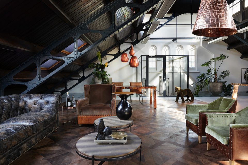 interieur kantoor met design inrichting