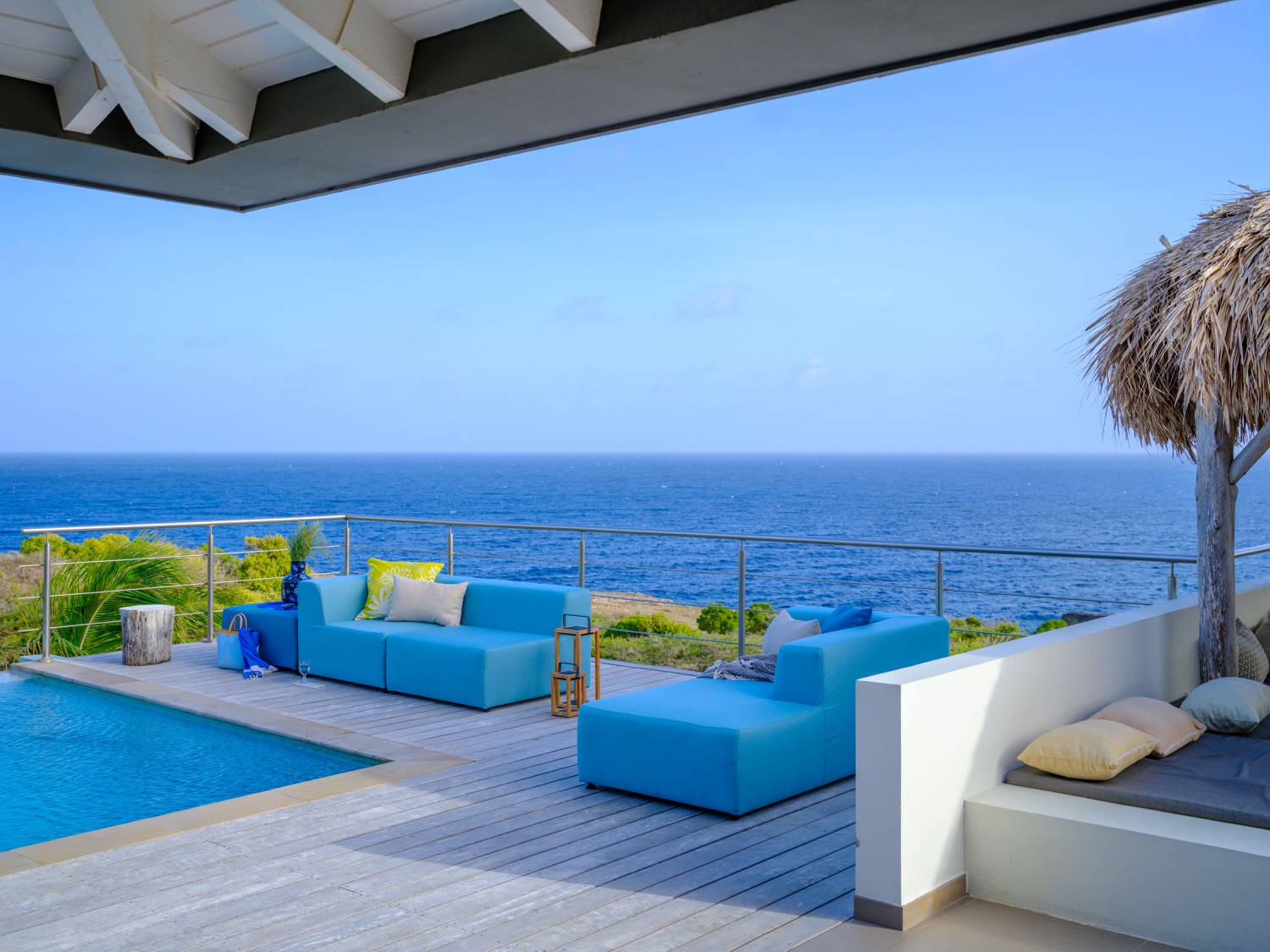 luxe loungeset aan zee