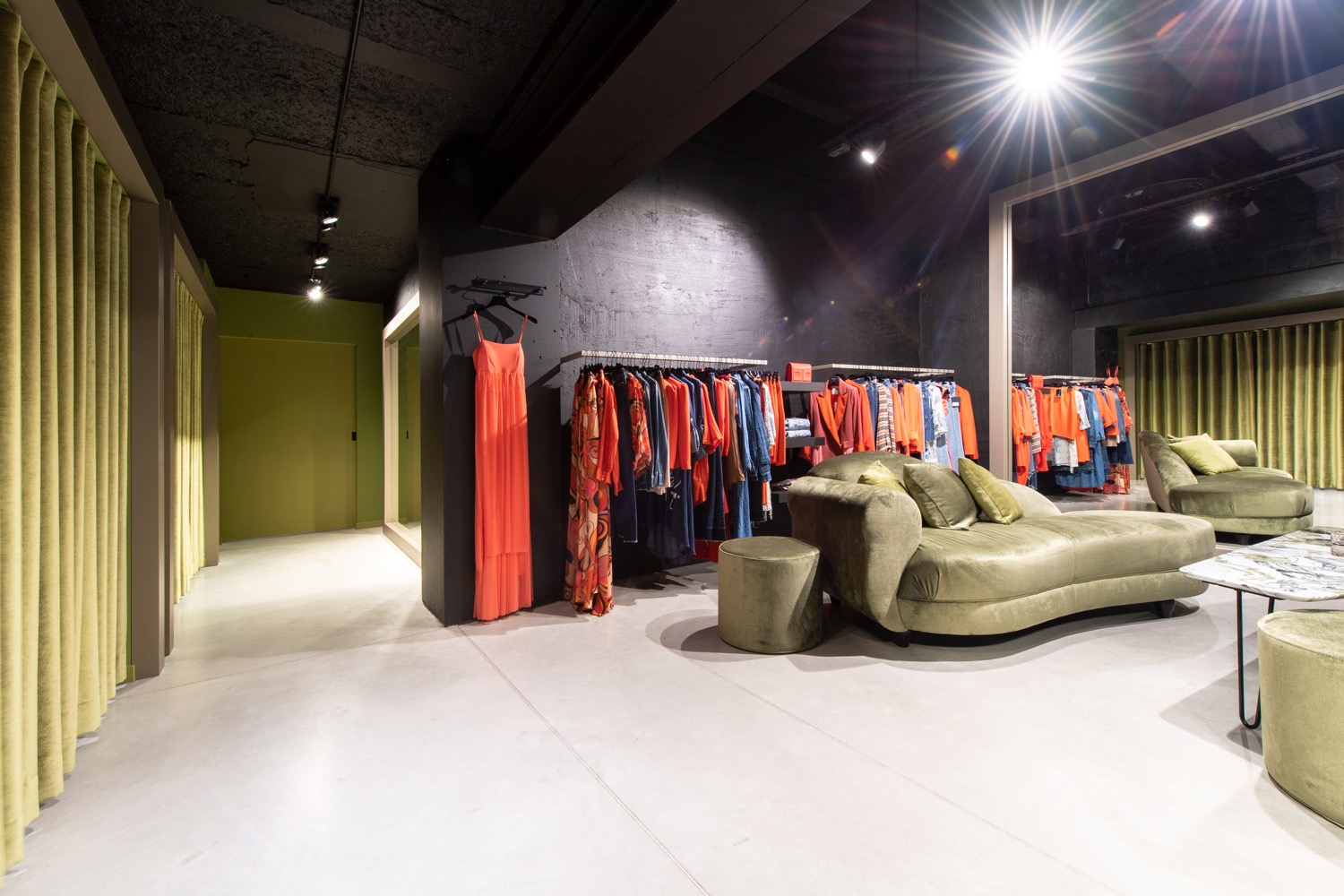 interieur met banken