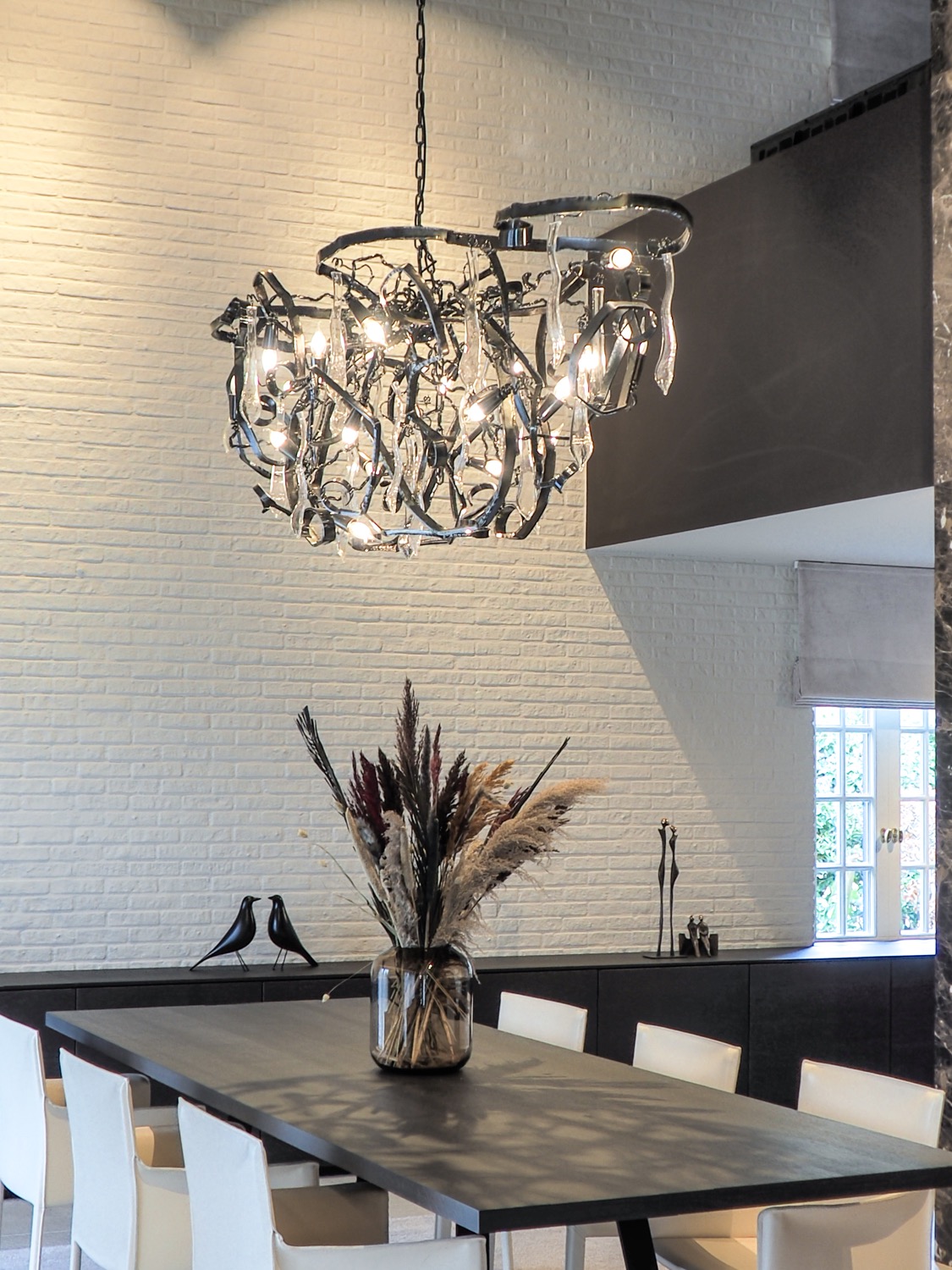 tafel met designlamp