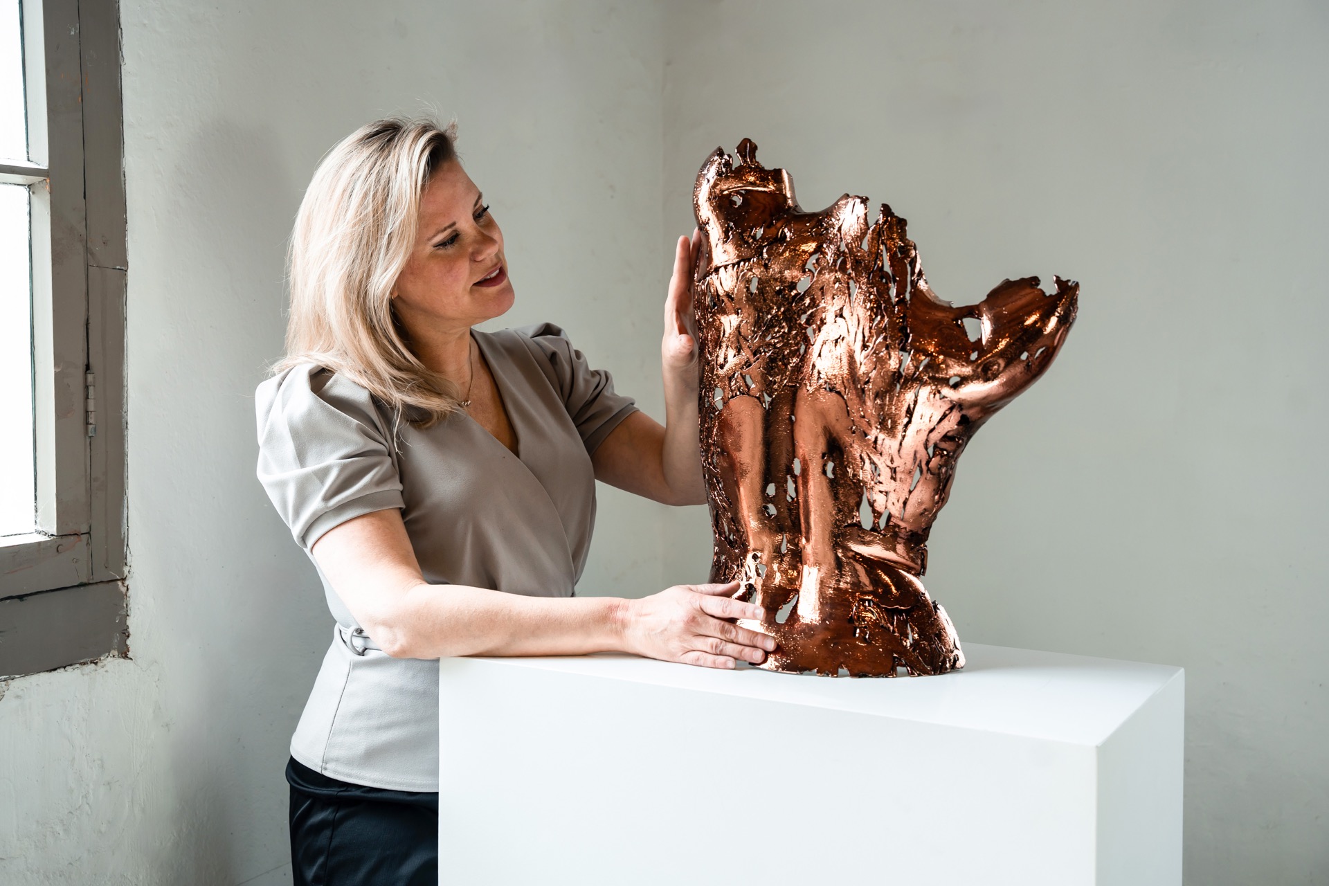 kunstenares met sculptuur