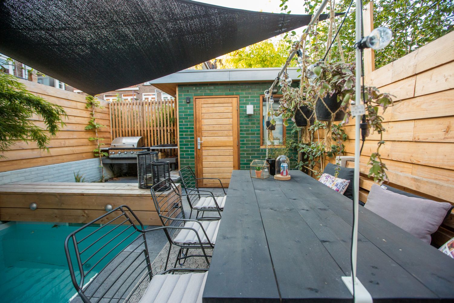 tuinmeubels op terras