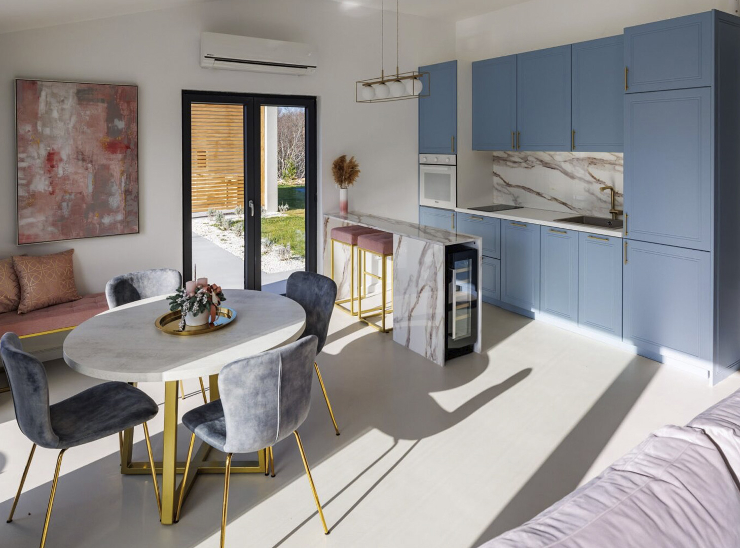 keuken inrichting met luxe wandafwerking