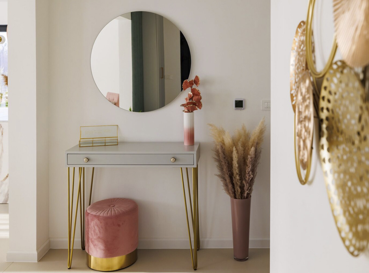 interieur met luxe cemher microceemnt wandafwerking