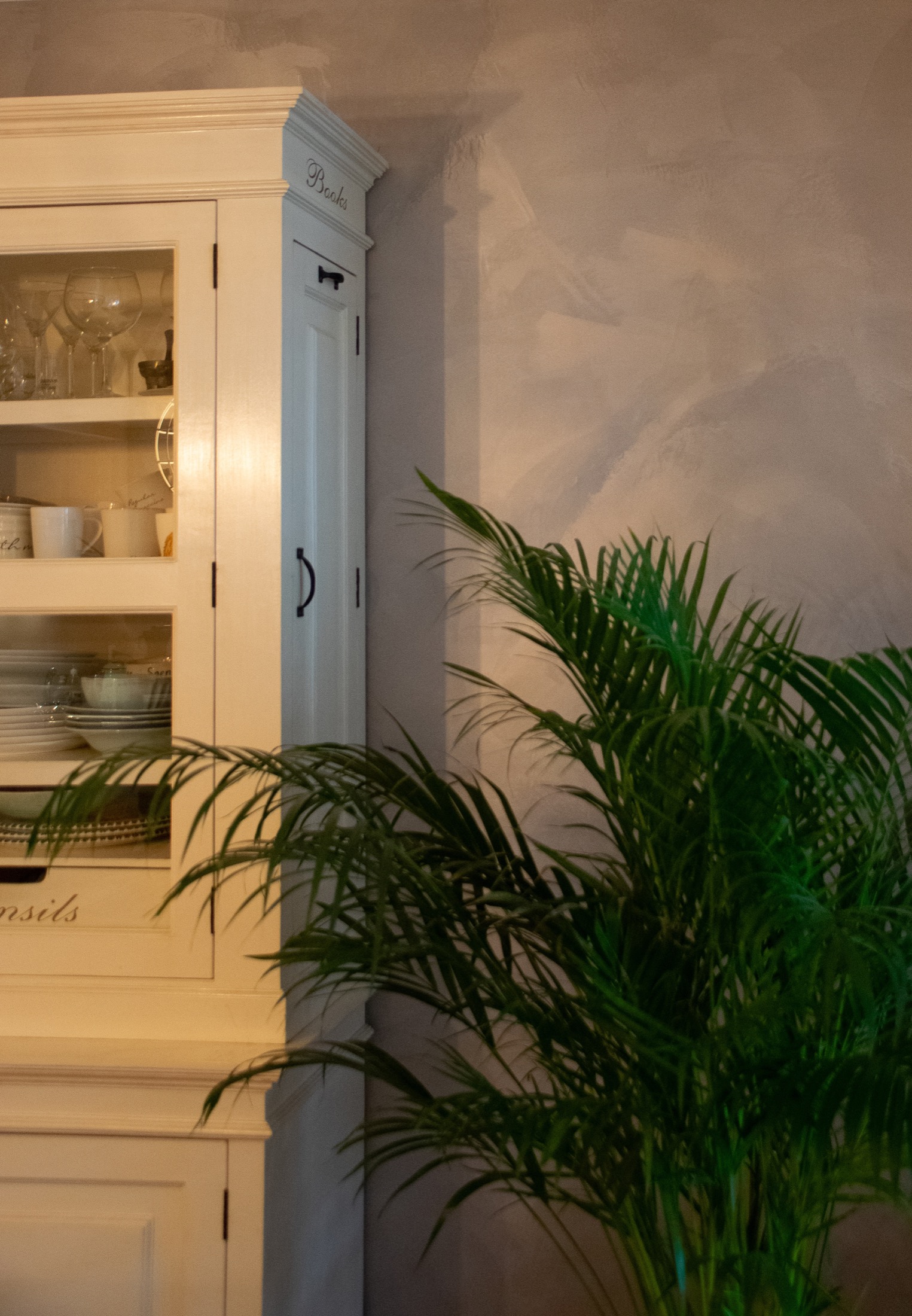 eetkamer inrichting met wandafwerking luxe
