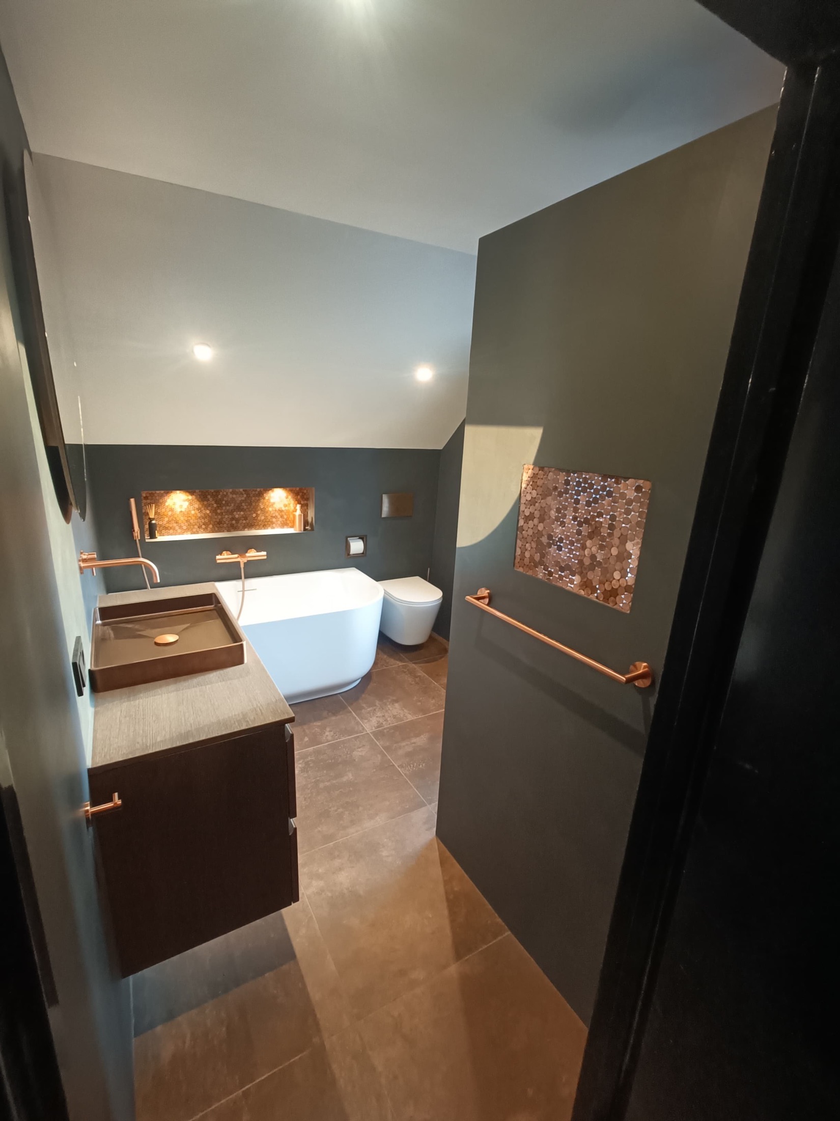 luxe wandafwerking in badkamer ontwerp