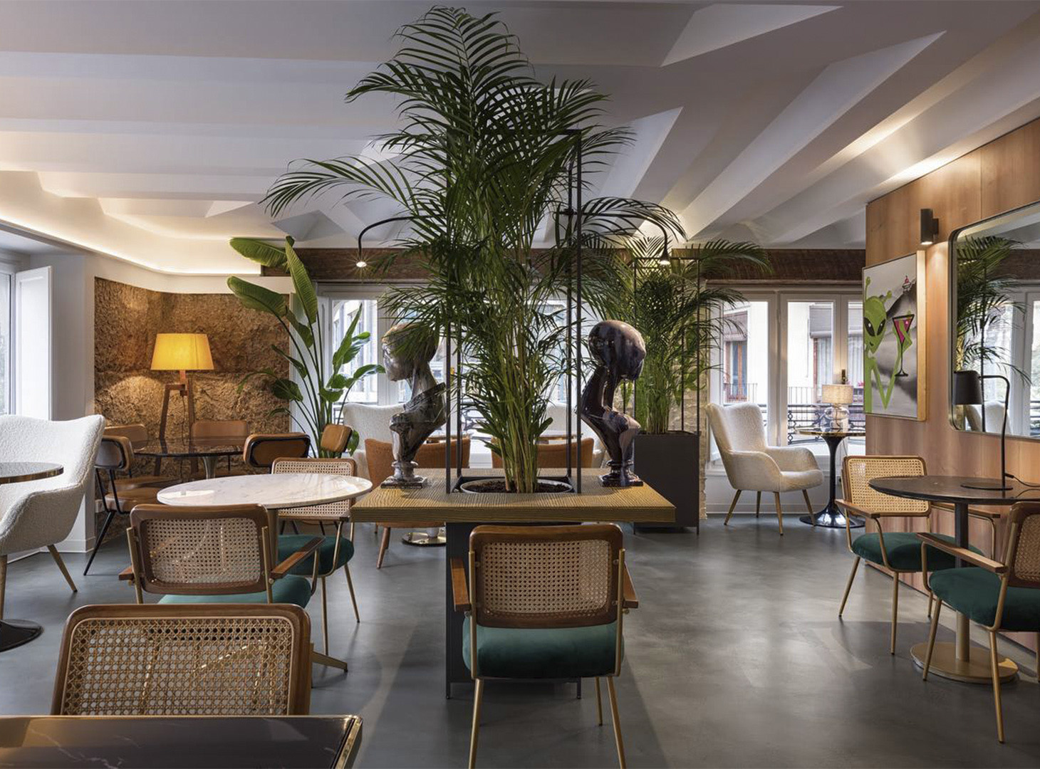 interieur restaurant met luxe wandafwerking