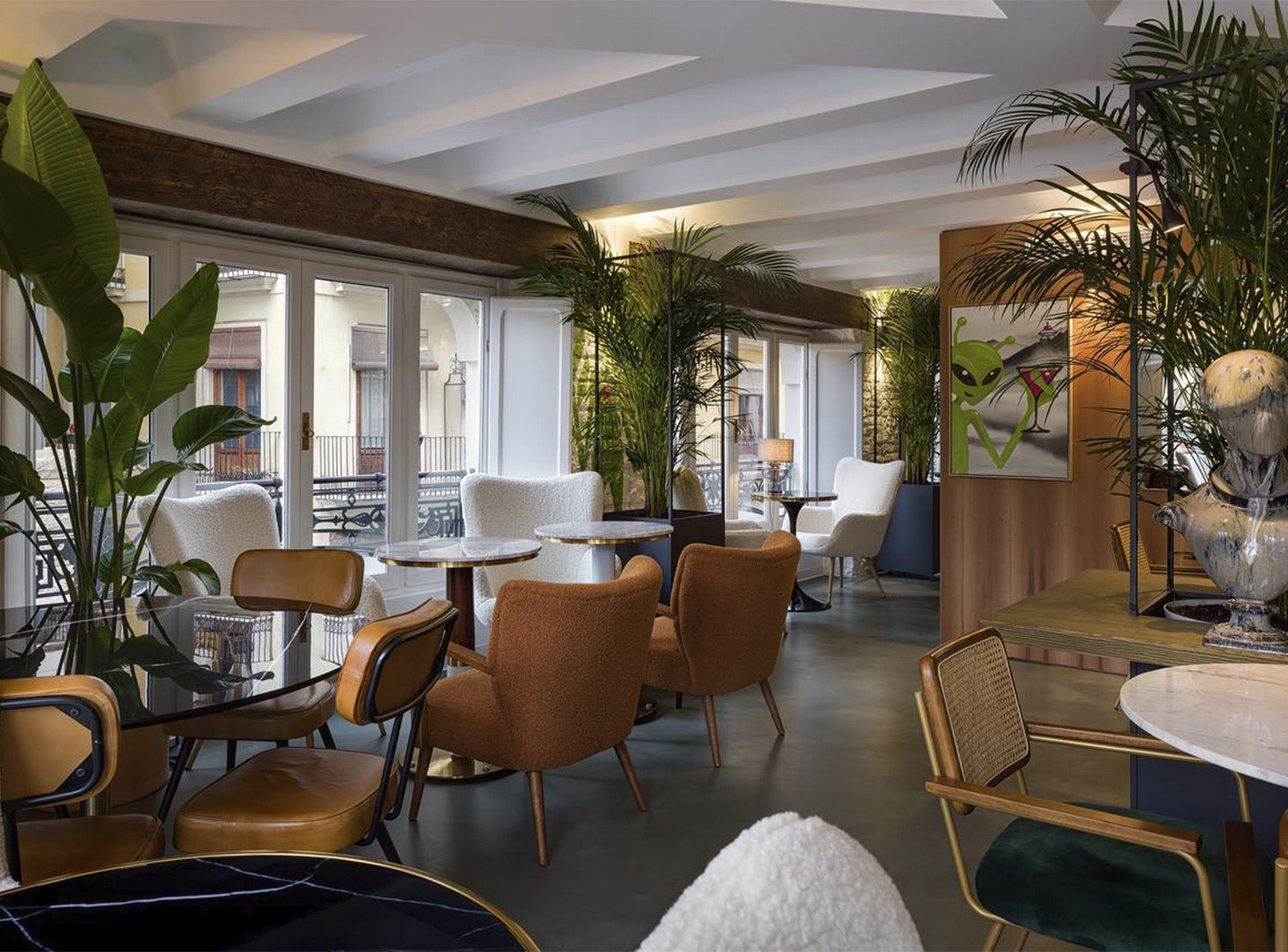 interieur restaurant met luxe wanden