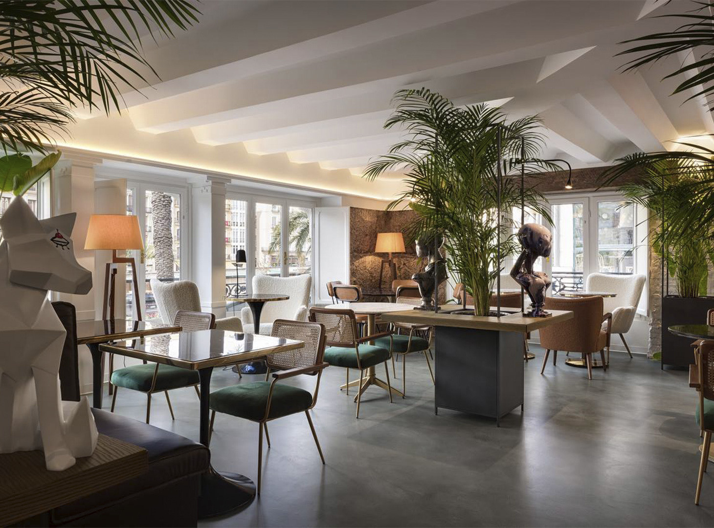 restaurant inrichting met design wanden