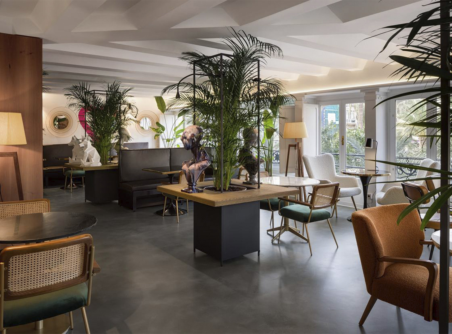 restaurant inrichting met microcement wandafwerking