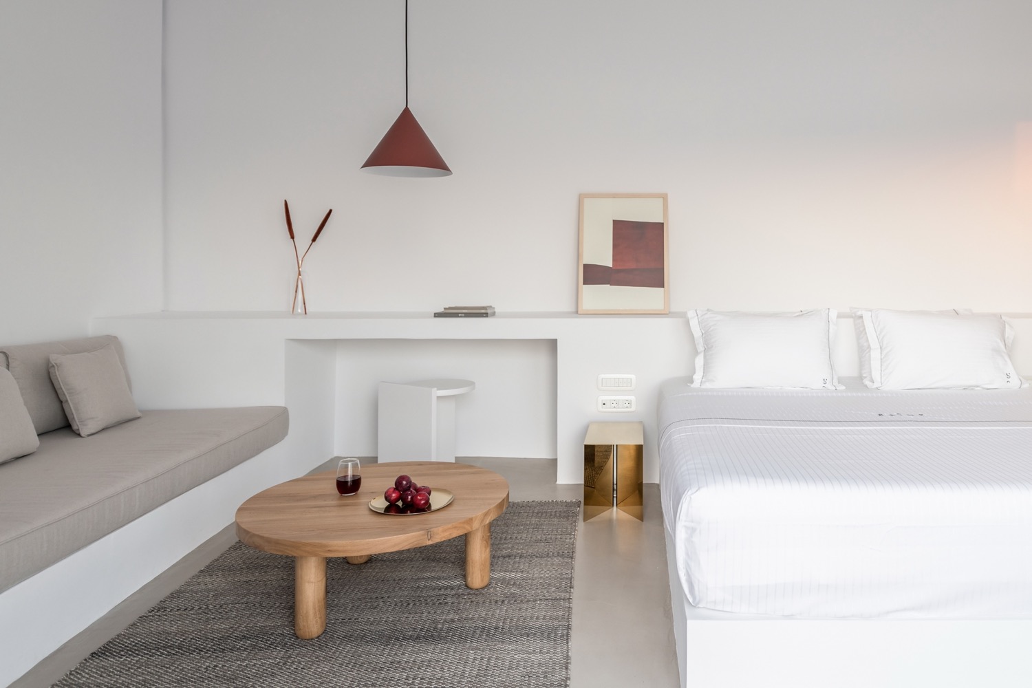 slaapkamer met microcement afwerking