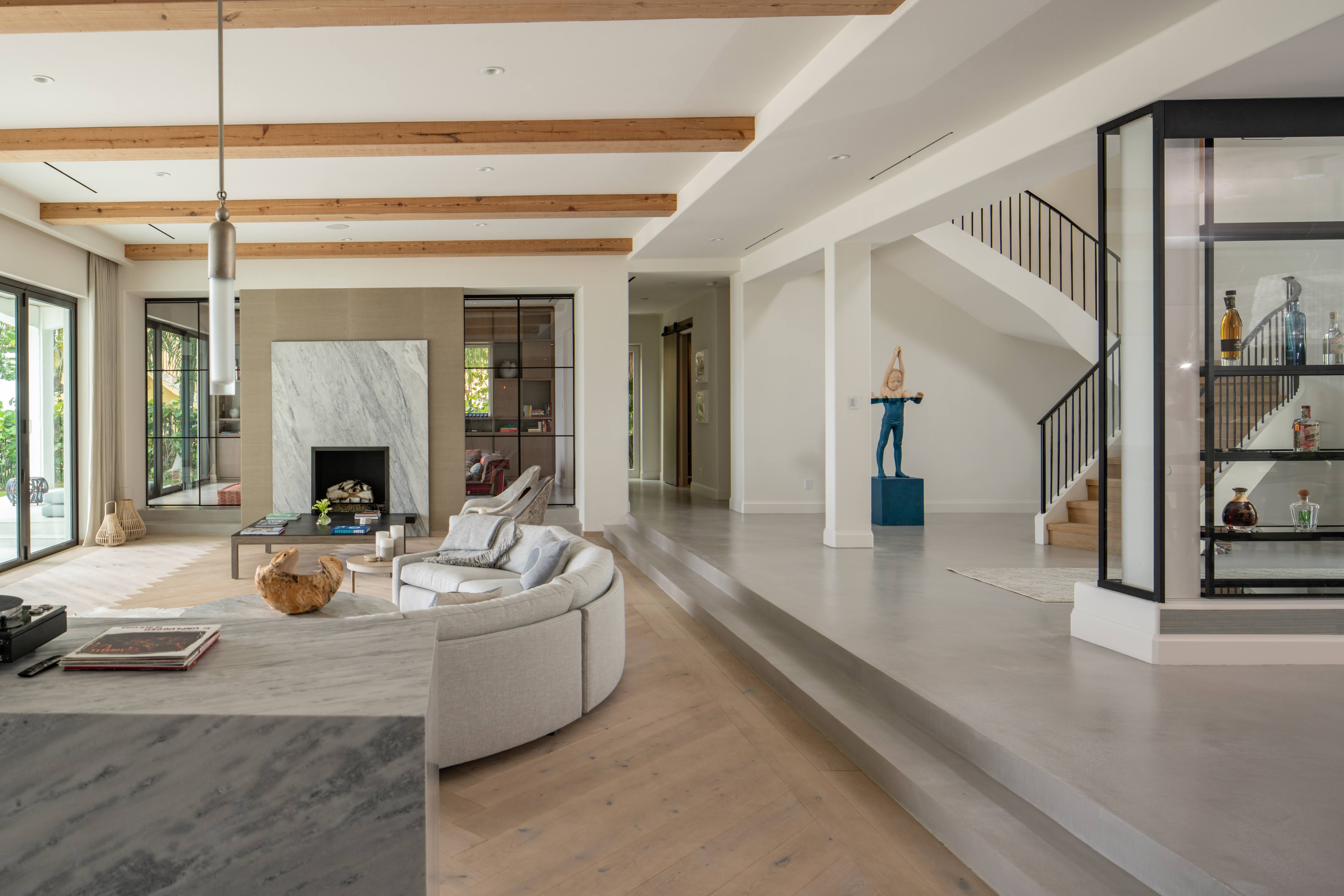 woonkamer met luxe wandafwerking