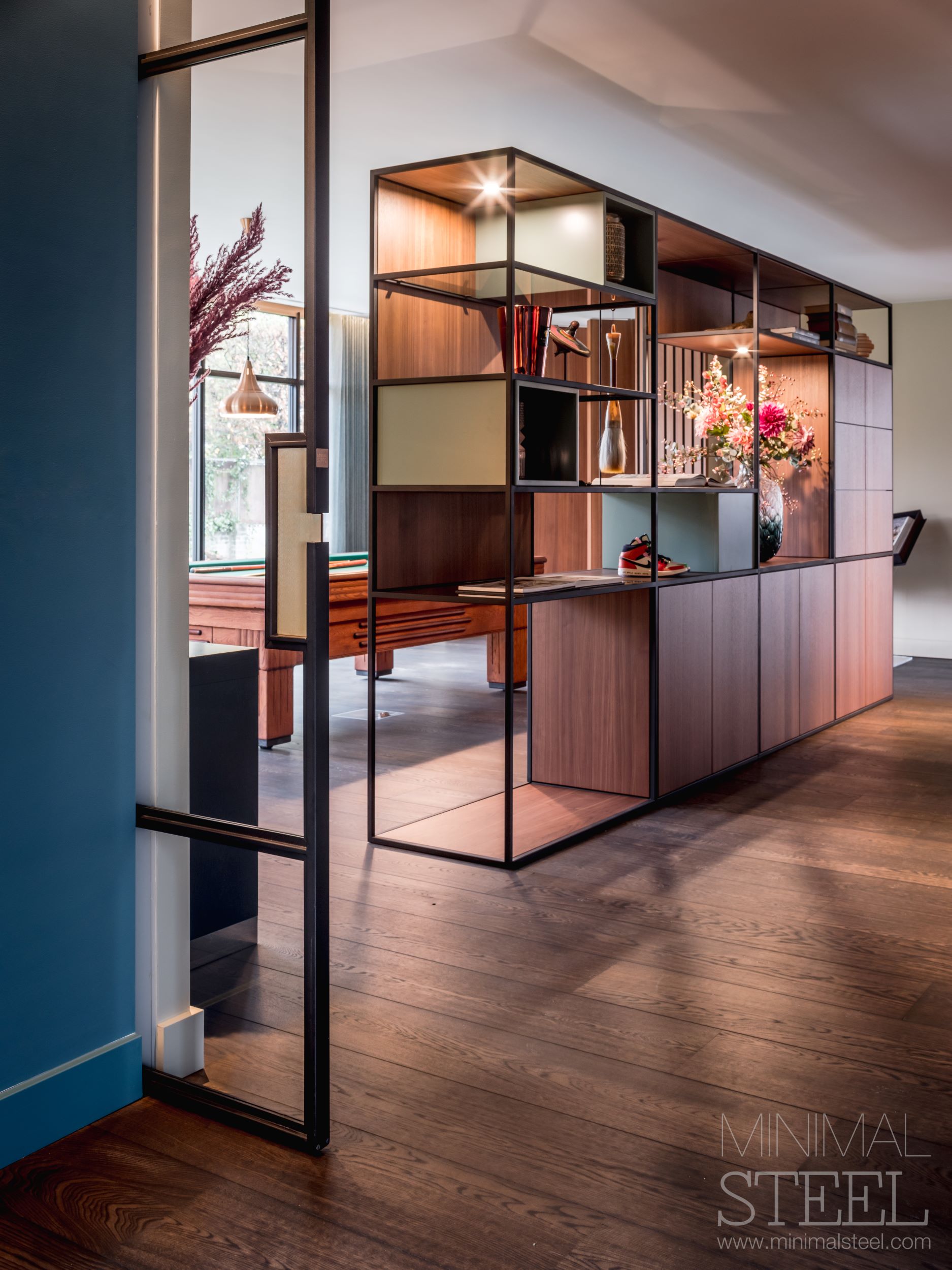 stalen deur met maatwerk kast