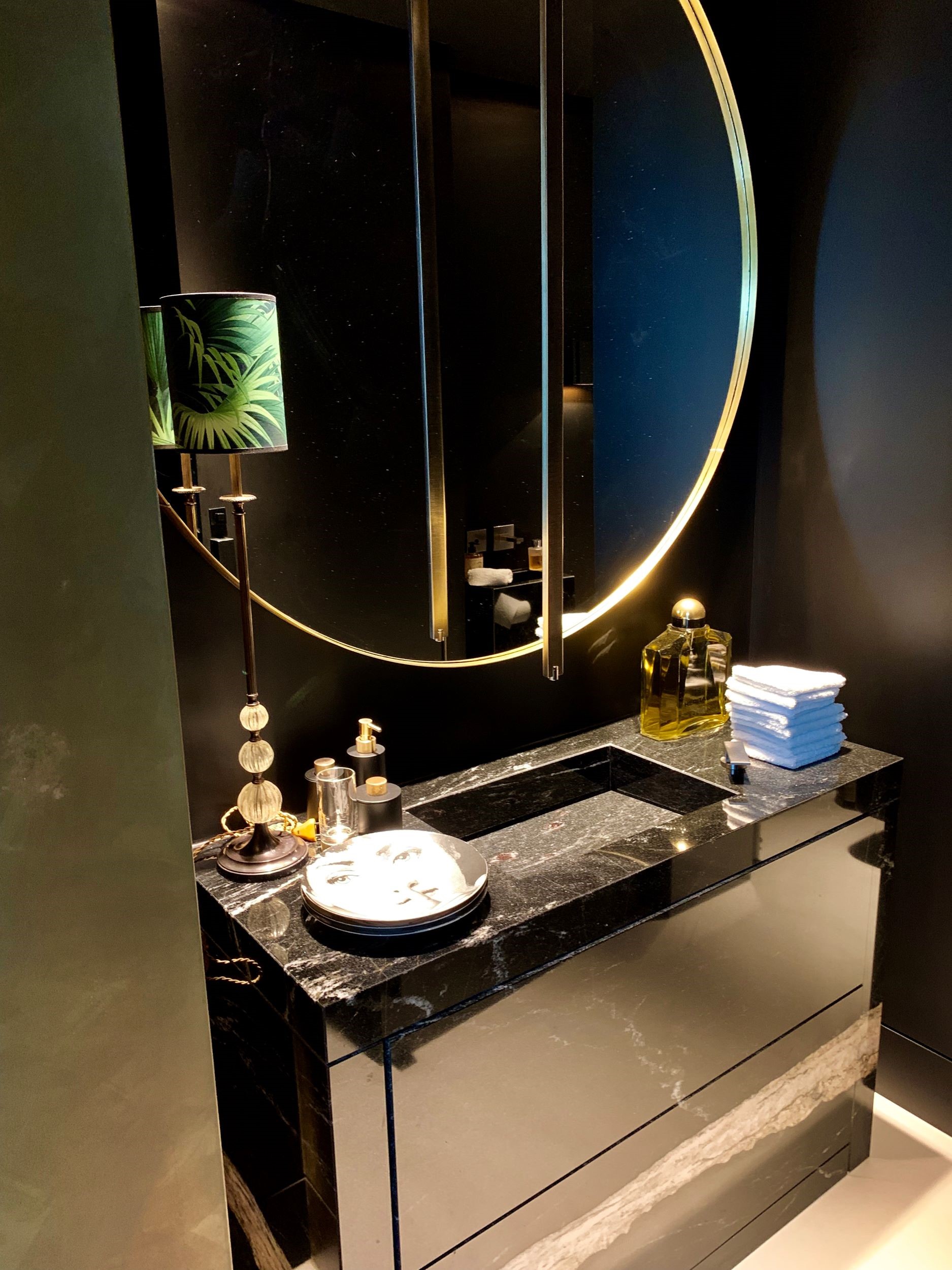 luxe afwerking badkamer