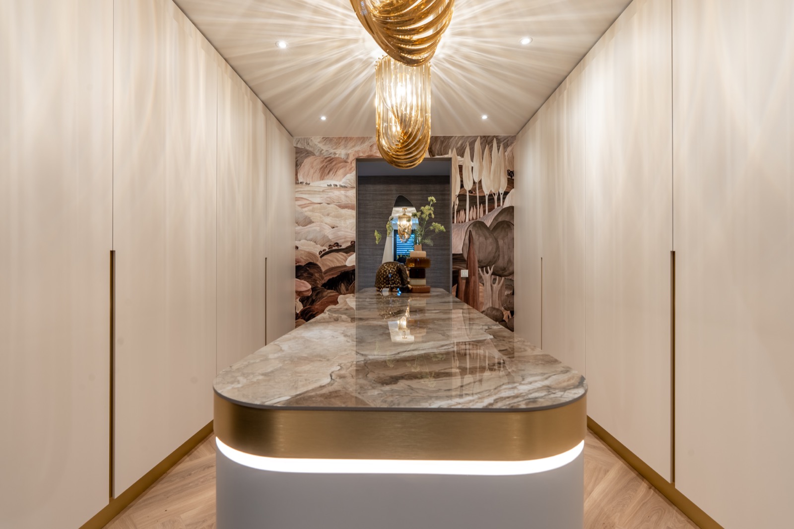 luxe inloopkast met Arte behang