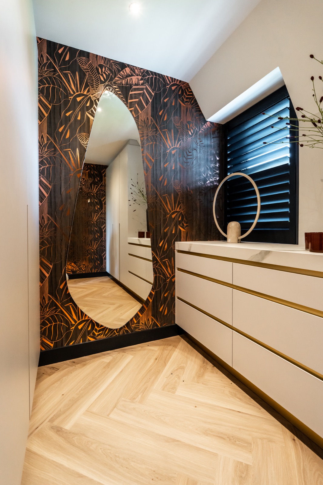 dressing met arte behang en sauswerk
