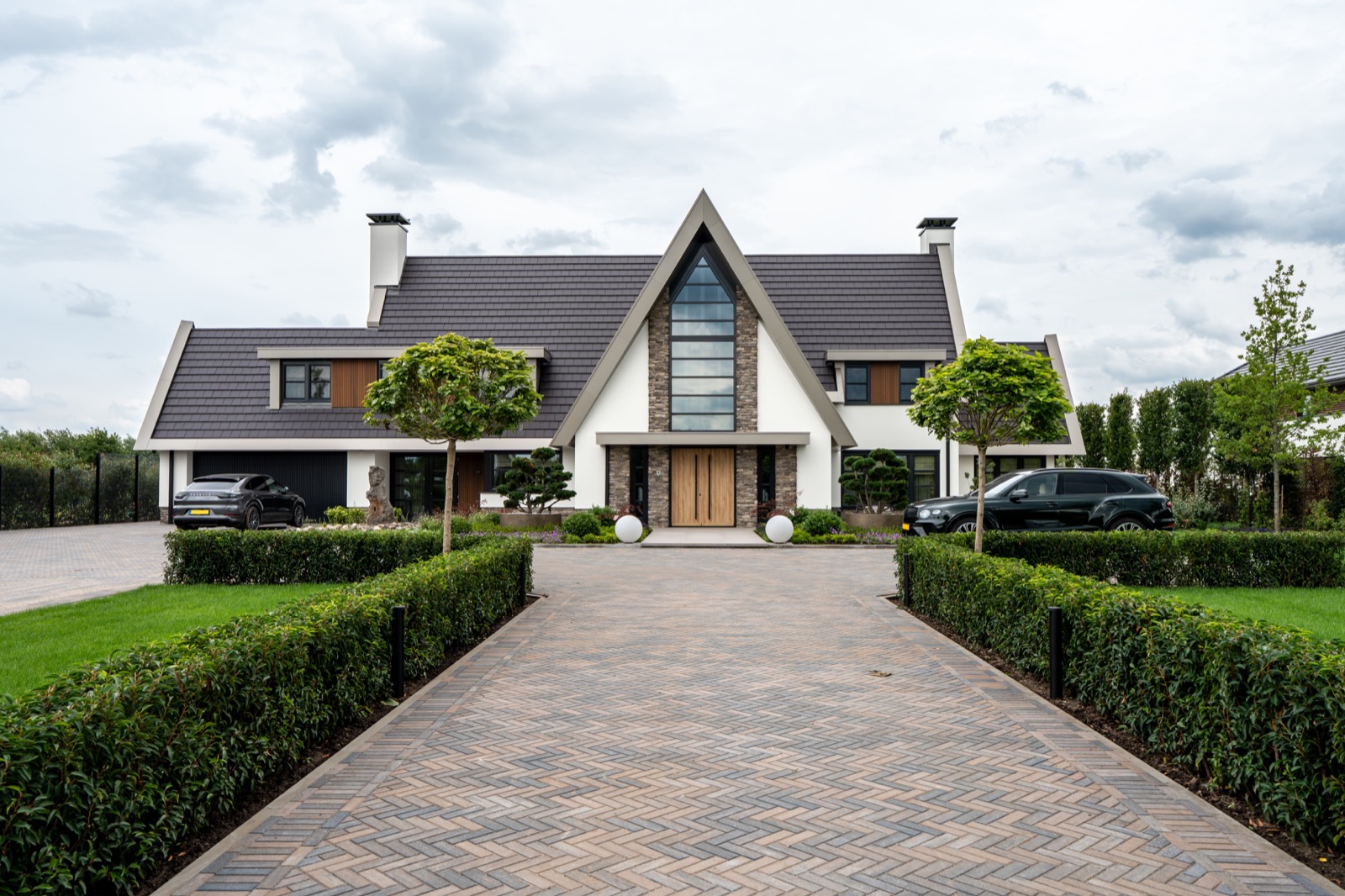 Villa Born Schilderwerk en plantenbak liquid metal