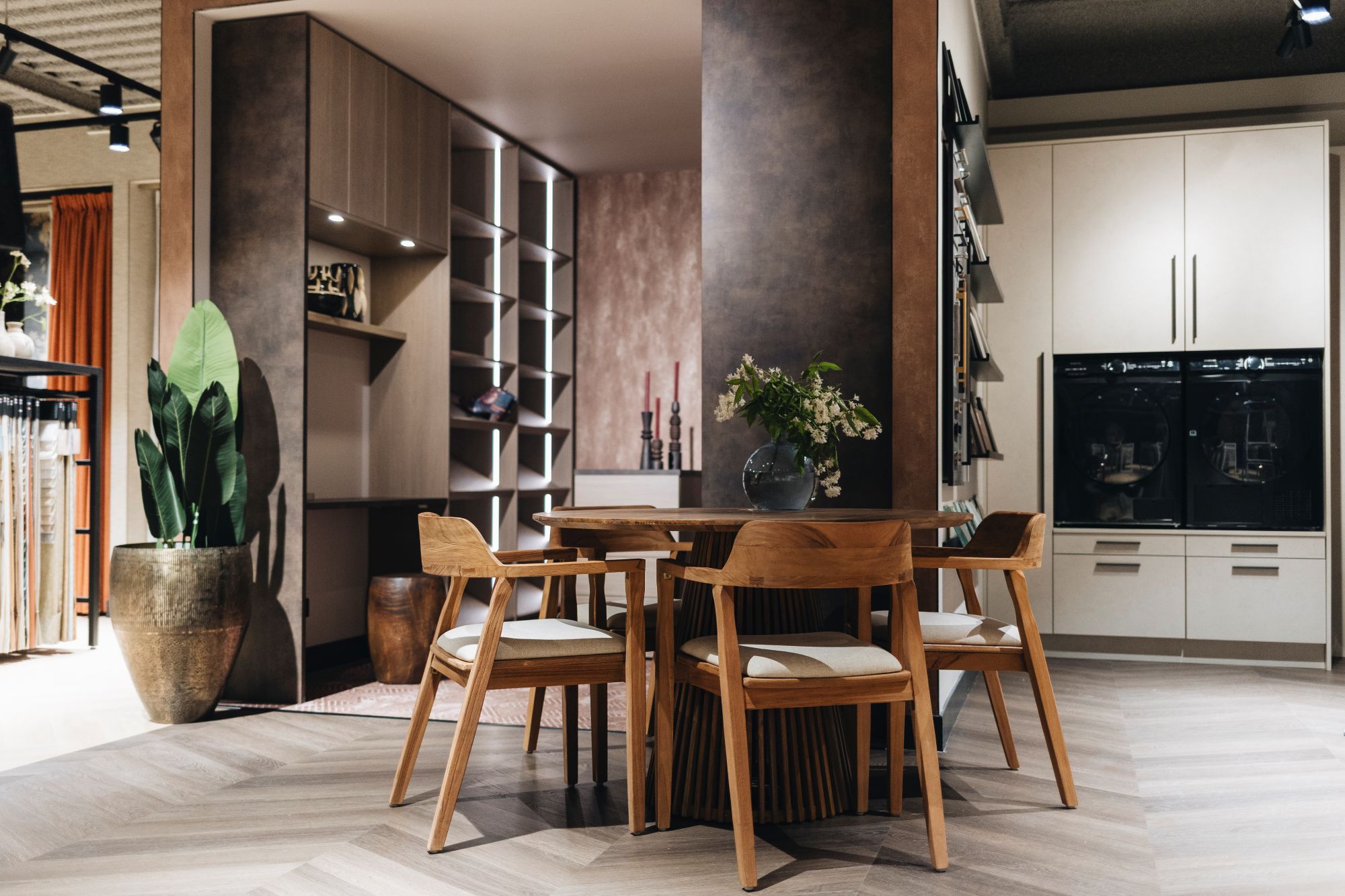 luxe showroom